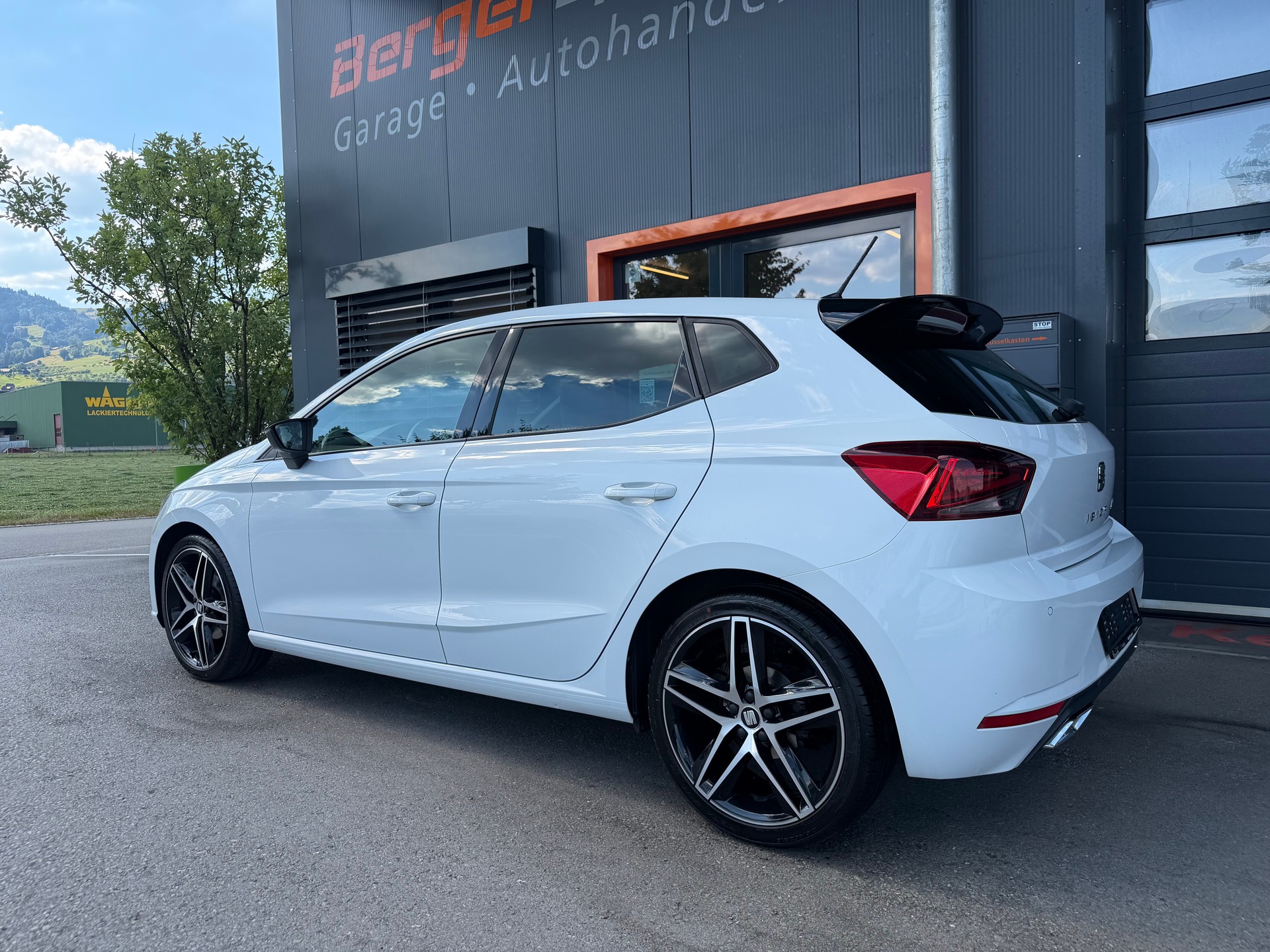 SEAT Ibiza 1.0 EcoTSI DSG Swiss FR-showroom-element-2