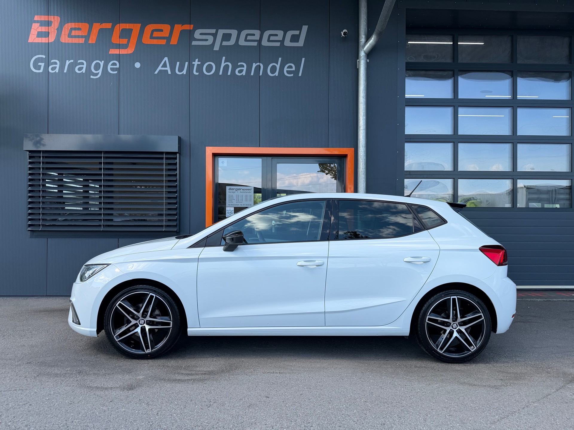 SEAT Ibiza 1.0 EcoTSI DSG Swiss FR-showroom-element-1
