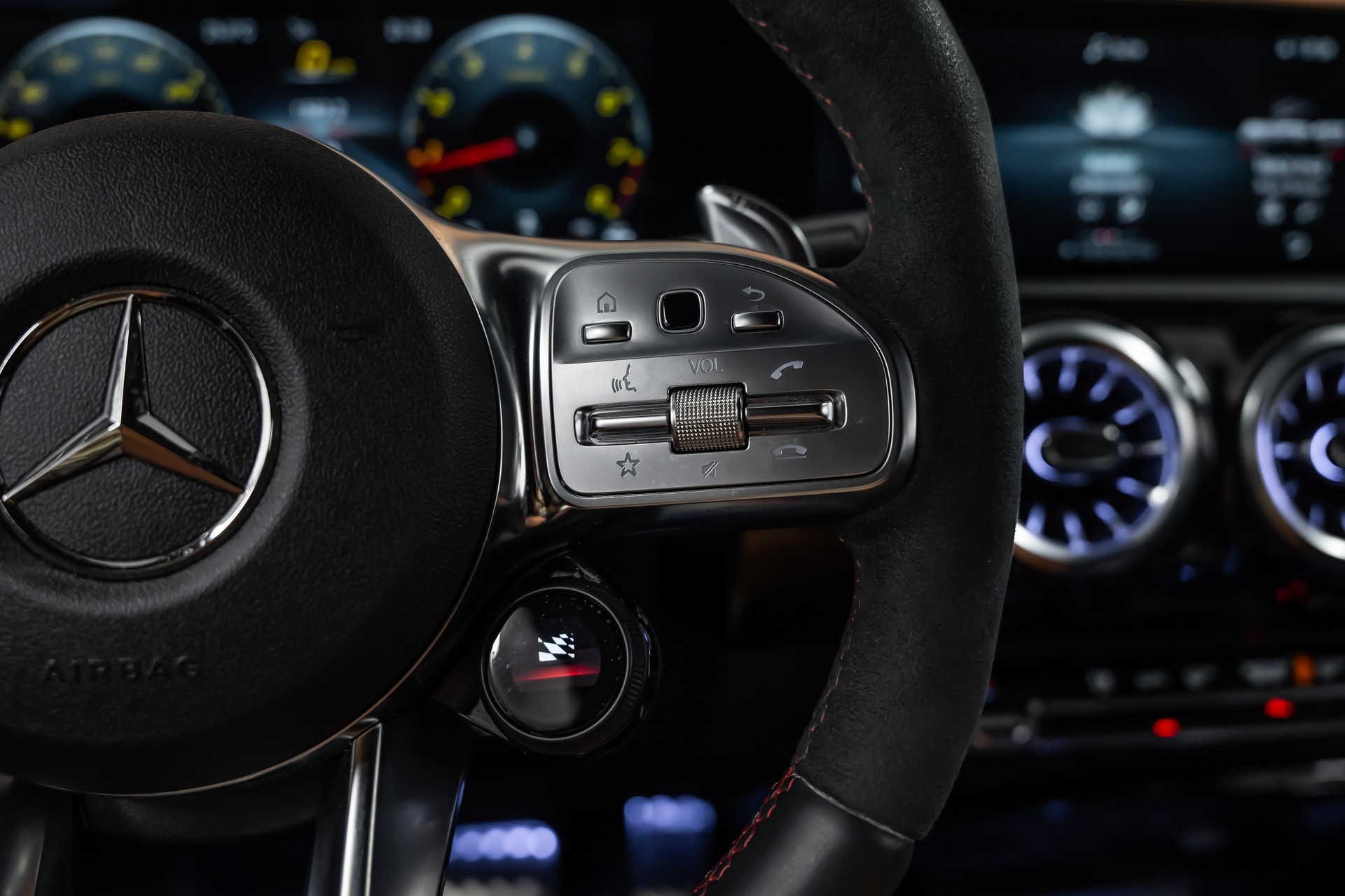 MERCEDES-BENZ CLA 45 S AMG 4Matic+ 8G-DCT *AMG-Drivers*360°*Night-Paket*Track Pack*-image-15