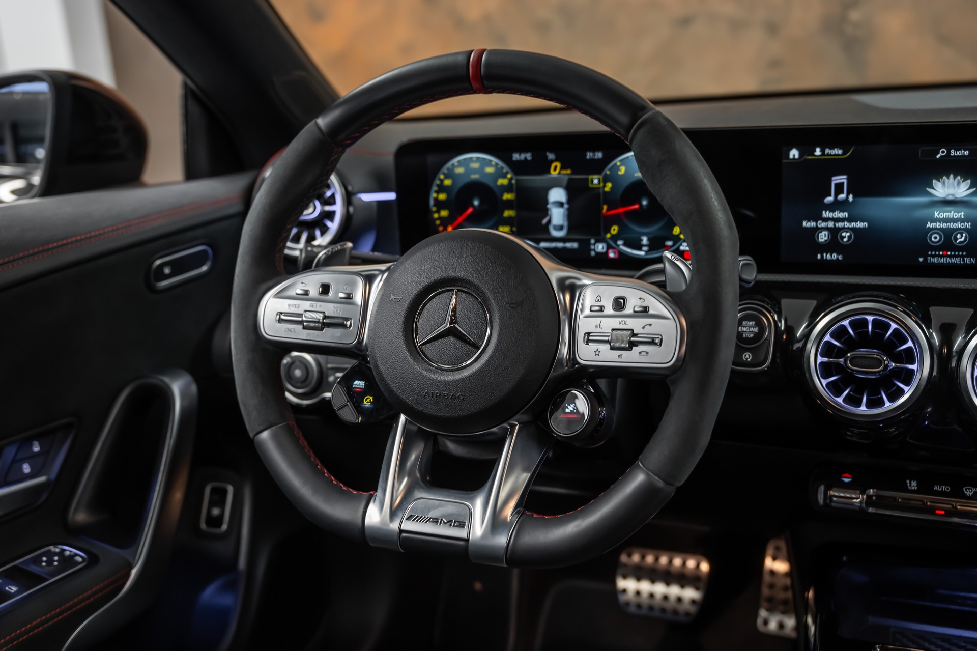 MERCEDES-BENZ CLA 45 S AMG 4Matic+ 8G-DCT *AMG-Drivers*360°*Night-Paket*Track Pack*-image-12