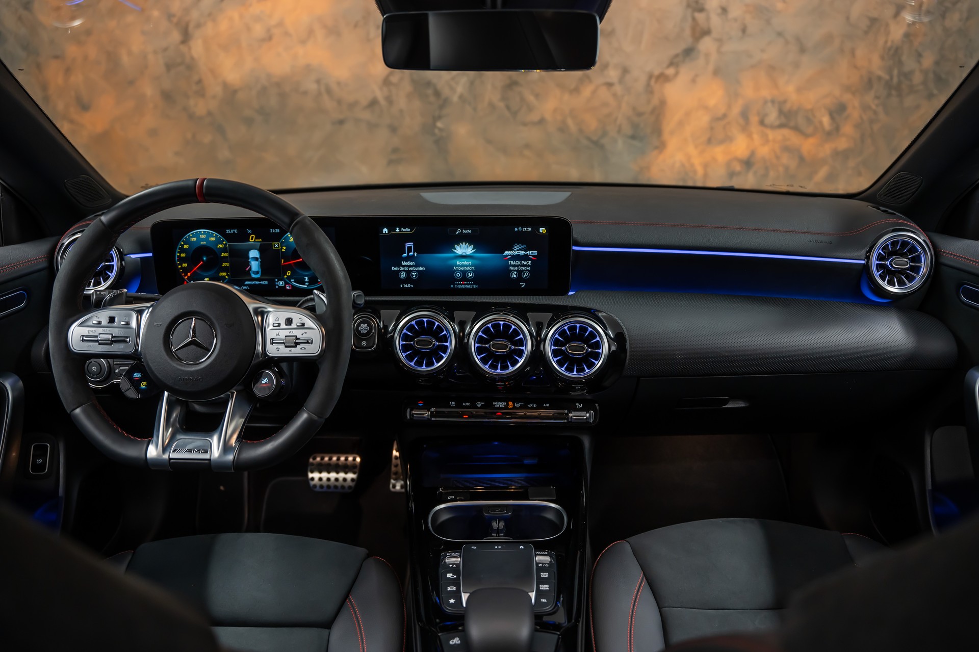 MERCEDES-BENZ CLA 45 S AMG 4Matic+ 8G-DCT *AMG-Drivers*360°*Night-Paket*Track Pack*-image-11