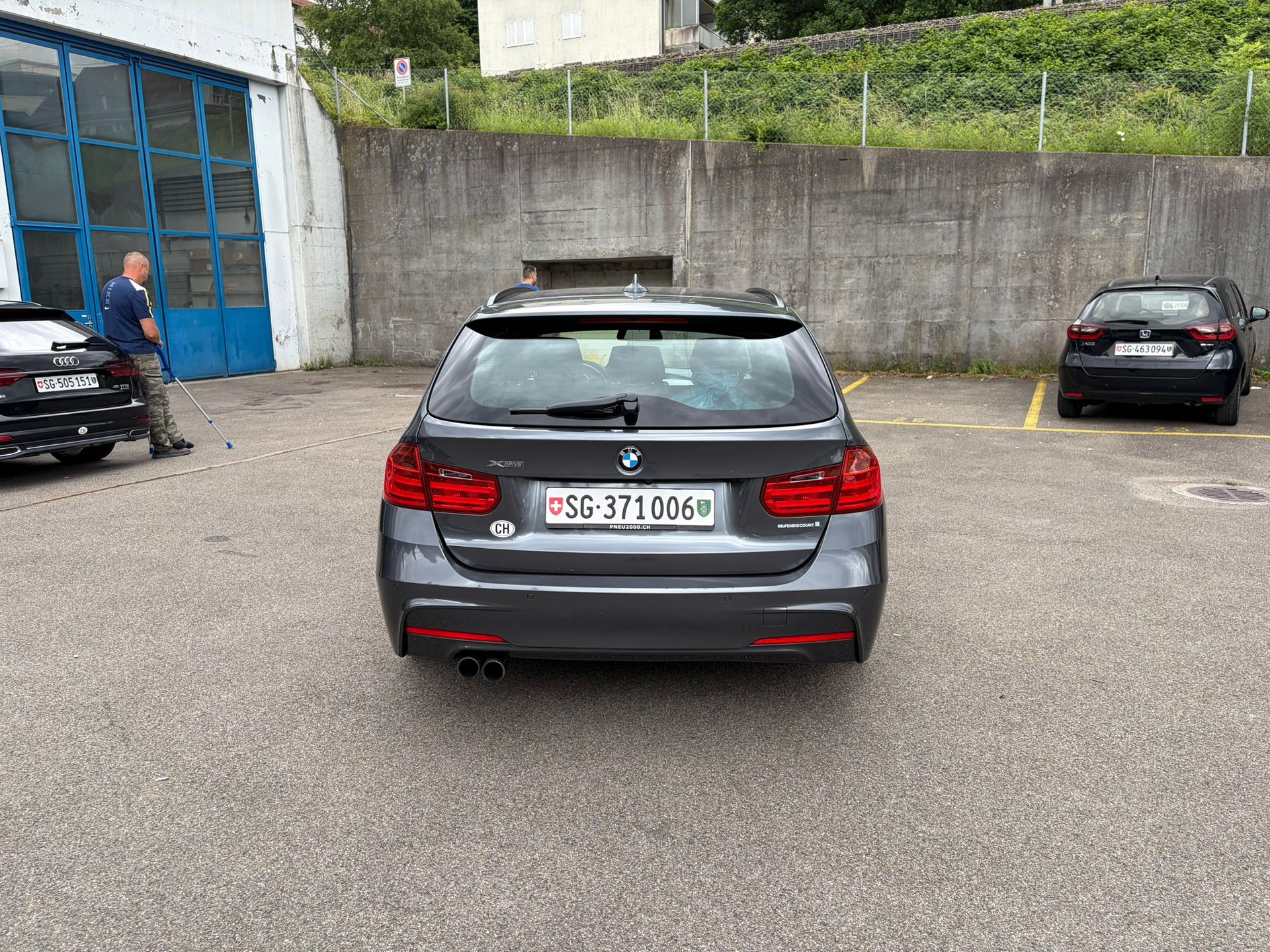 BMW 335d xDrive Touring Steptronic-image-2