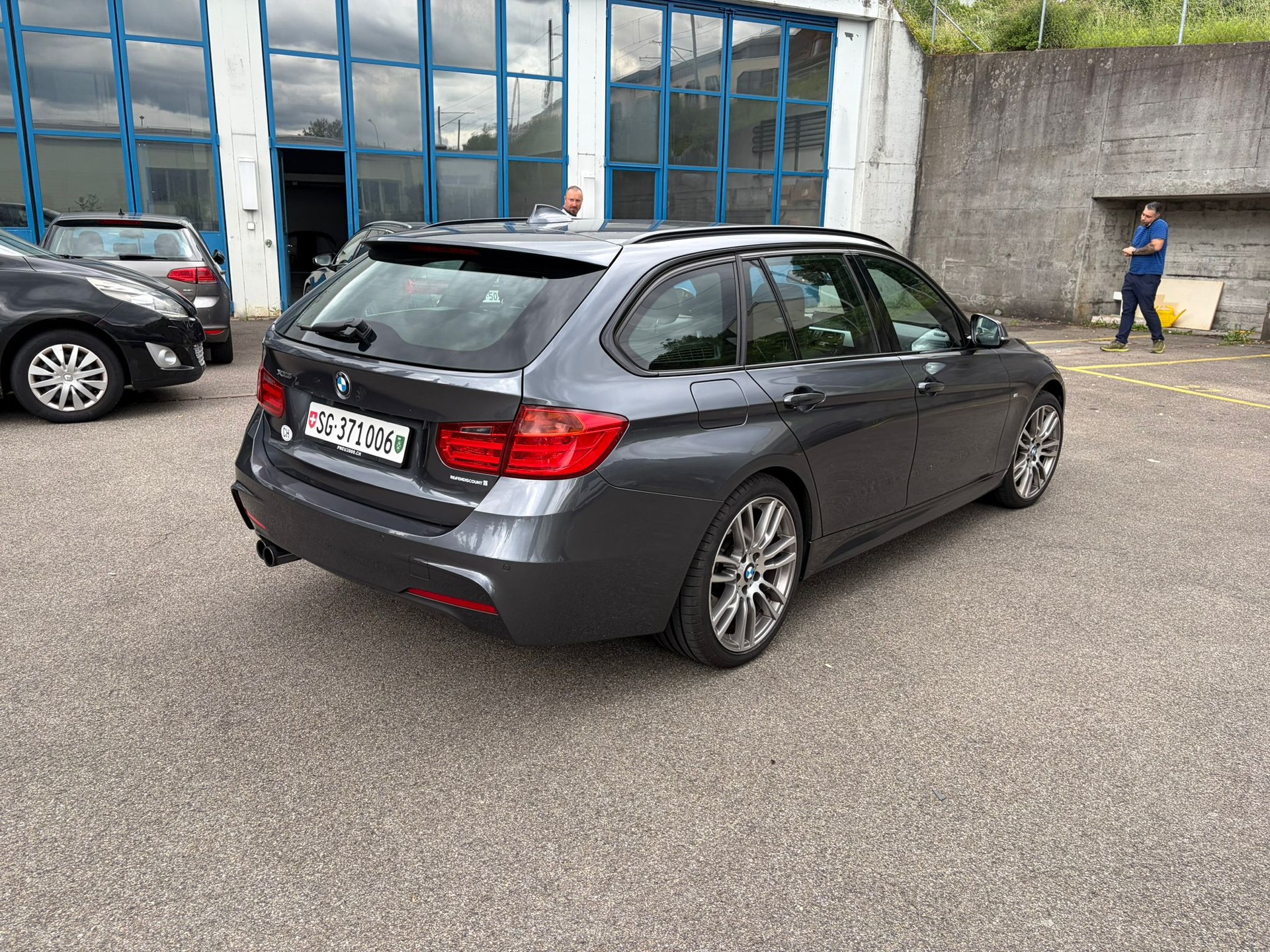 BMW 335d xDrive Touring Steptronic-image-3