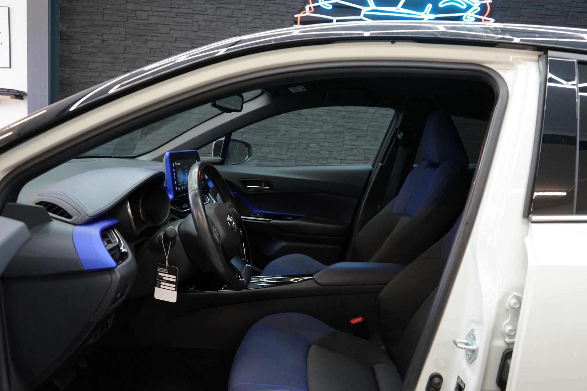 TOYOTA C-HR 1.2 Turbo Premium 4WD Multidrive S-image-3