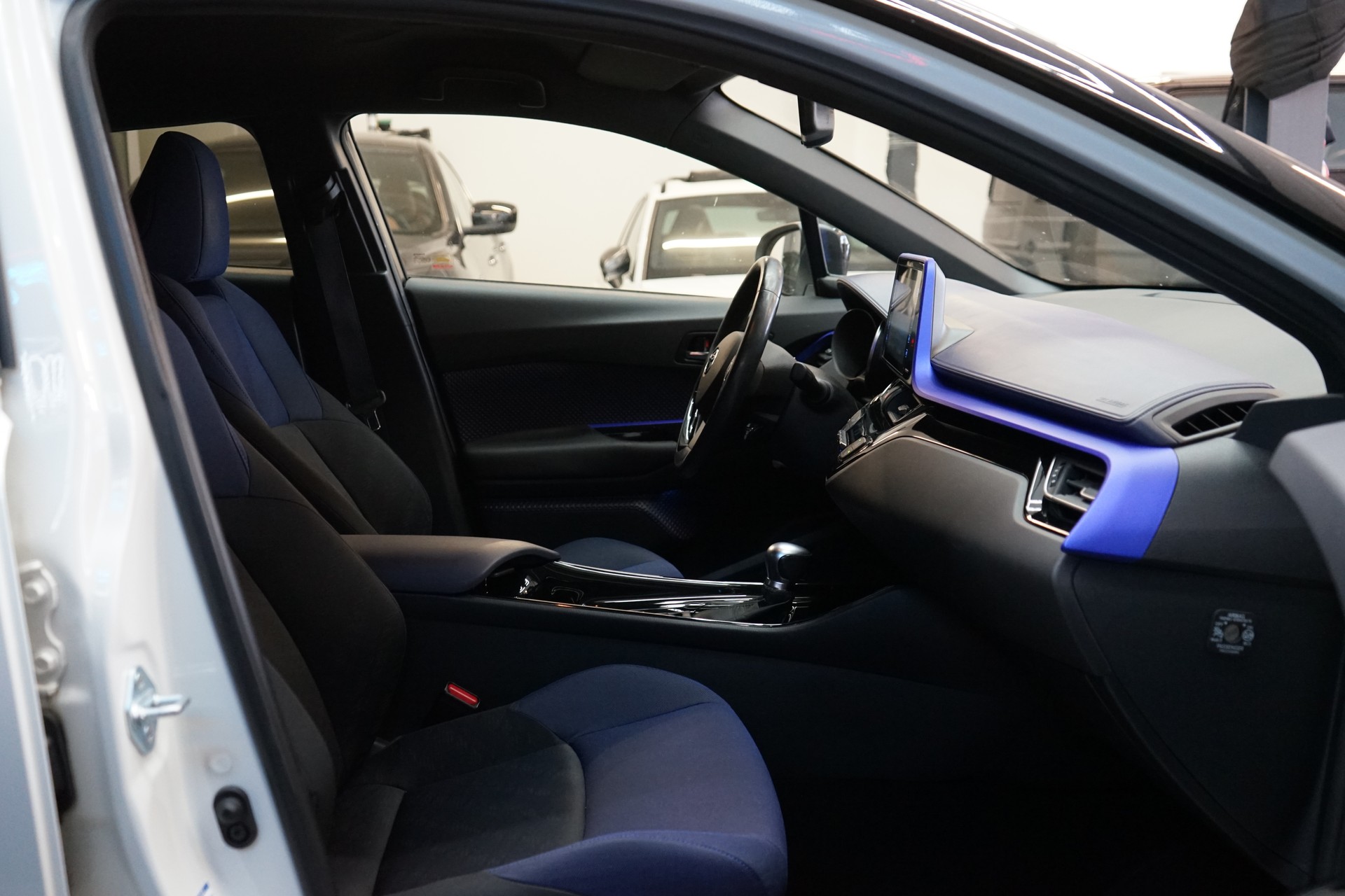 TOYOTA C-HR 1.2 Turbo Premium 4WD Multidrive S-image-4
