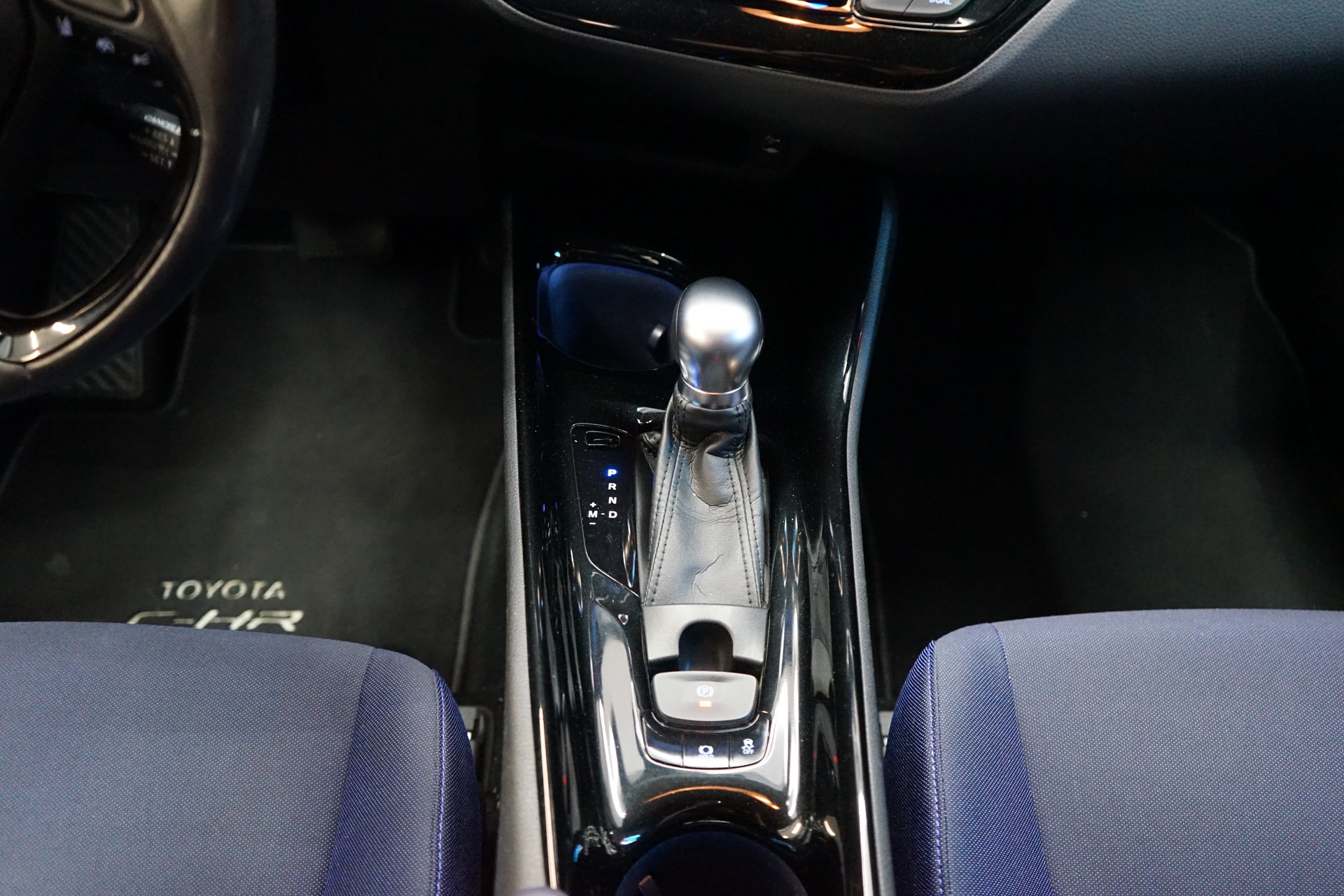 TOYOTA C-HR 1.2 Turbo Premium 4WD Multidrive S-image-11