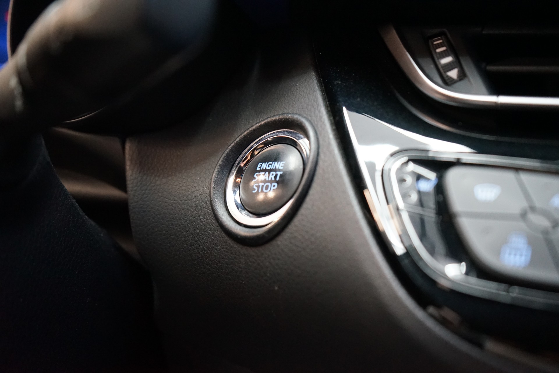 TOYOTA C-HR 1.2 Turbo Premium 4WD Multidrive S-image-18