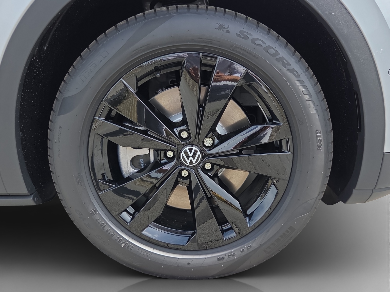 VW ID.4 Pro 77 kWh 4 Motion-image-14