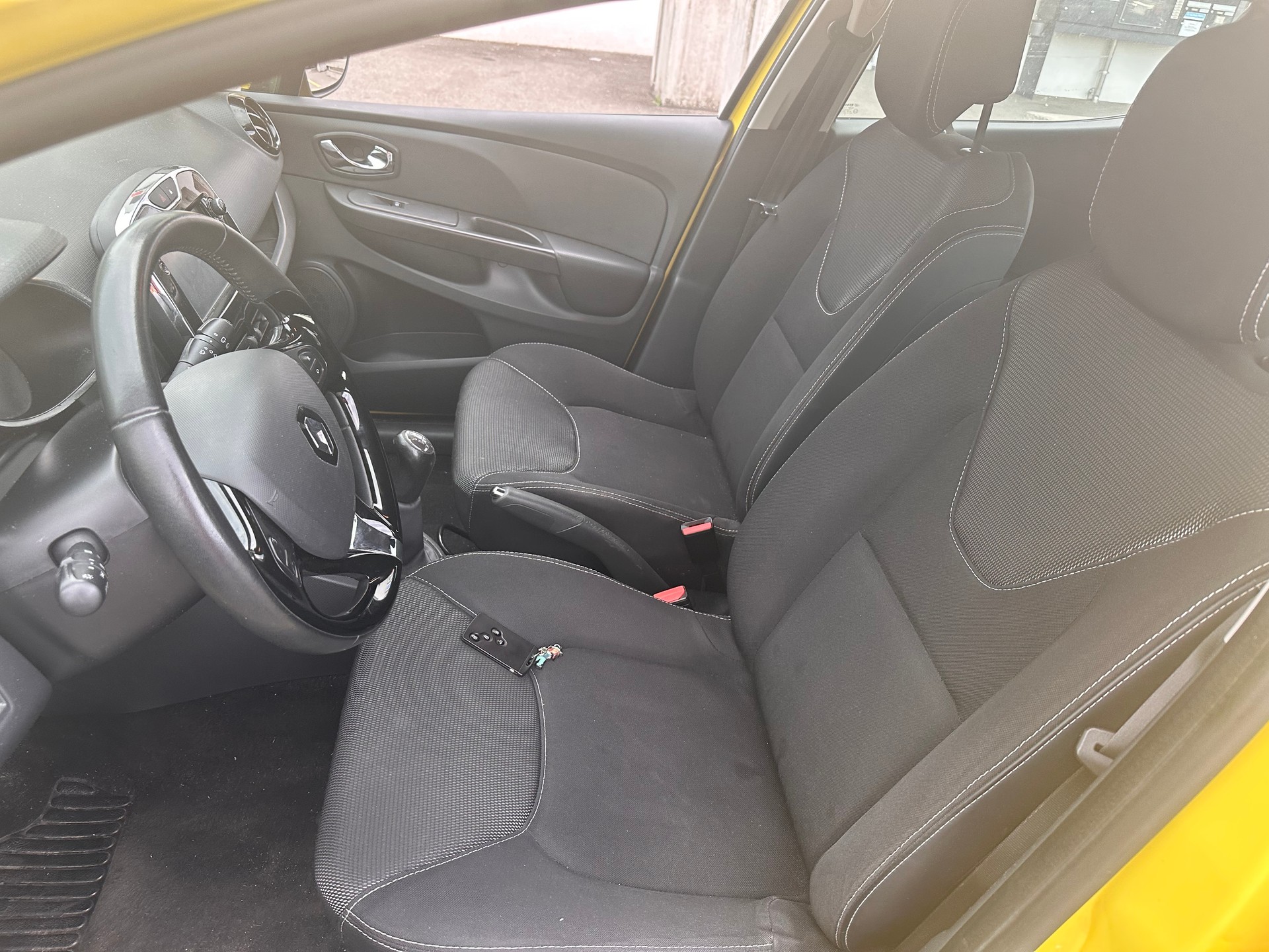 RENAULT Clio 0.9 12V Swiss Edition-image-6
