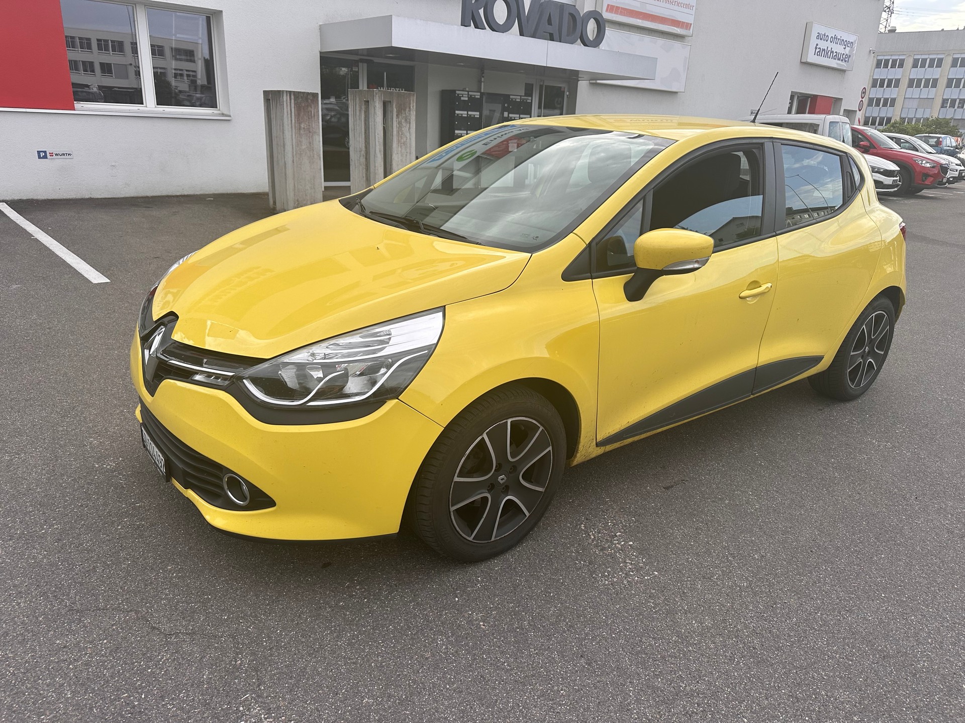 RENAULT Clio 0.9 12V Swiss Edition-image-0