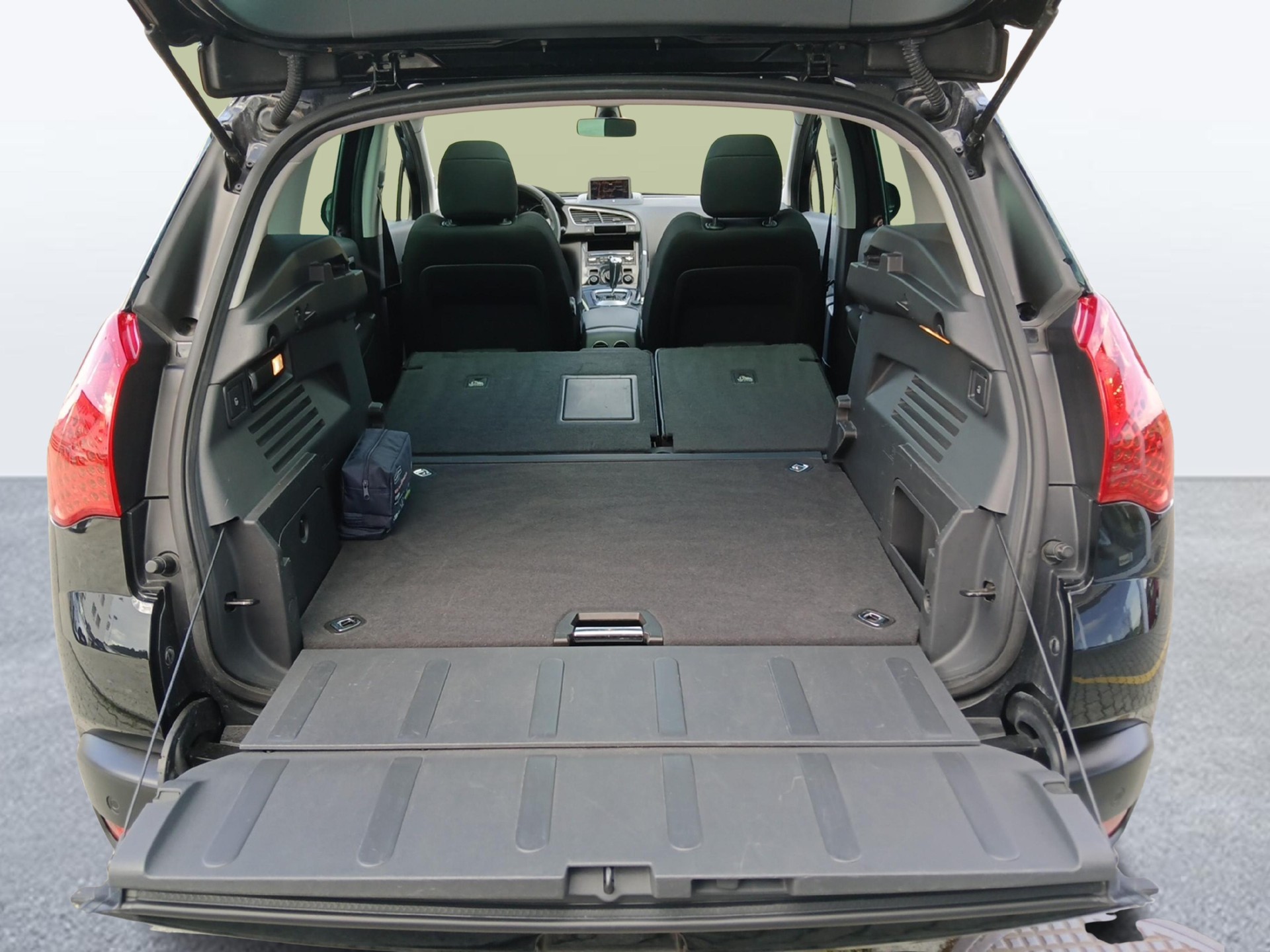 PEUGEOT 3008 1.6 HDi 112 SP Business L. EGS-image-12