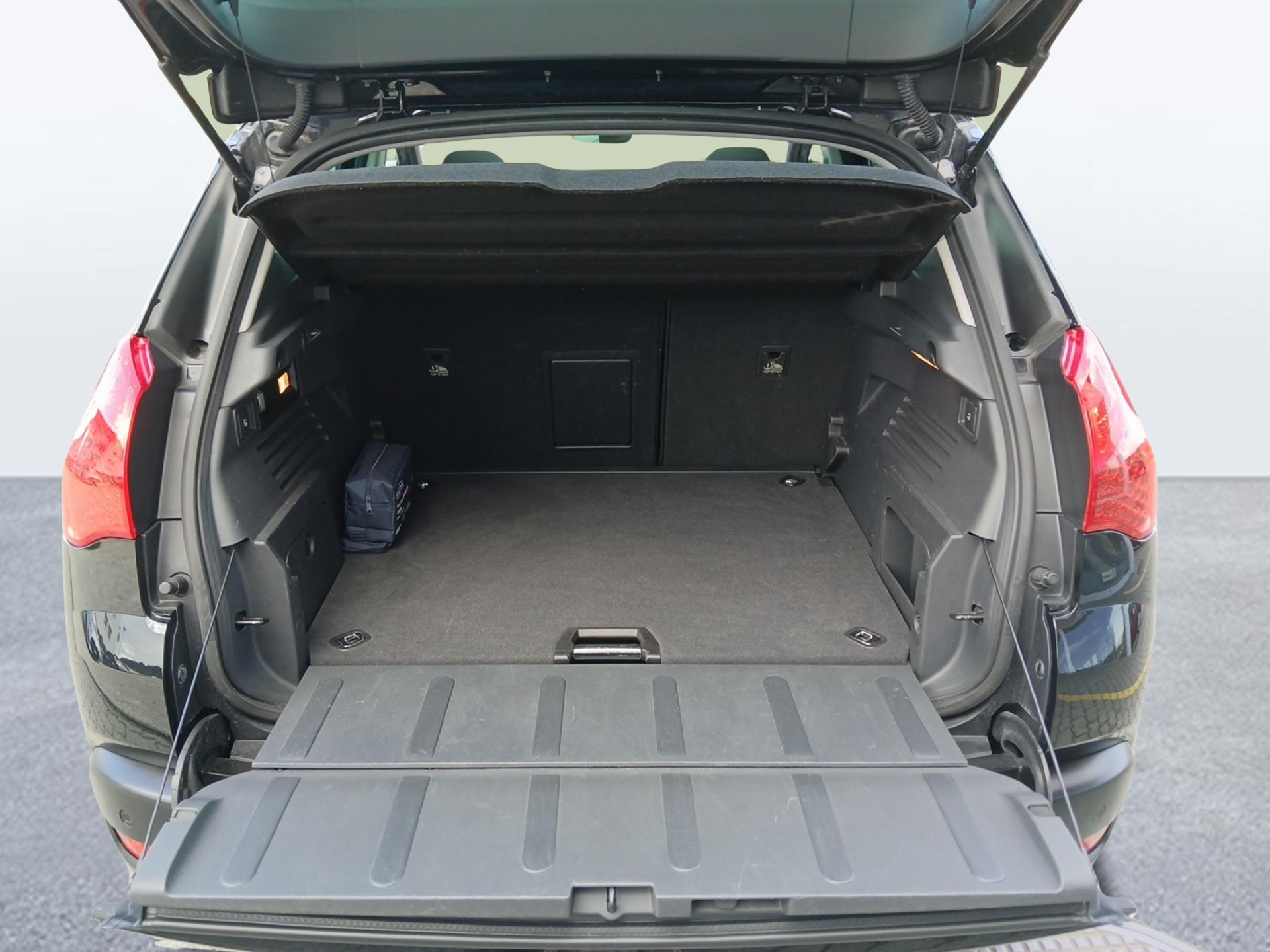 PEUGEOT 3008 1.6 HDi 112 SP Business L. EGS-image-11