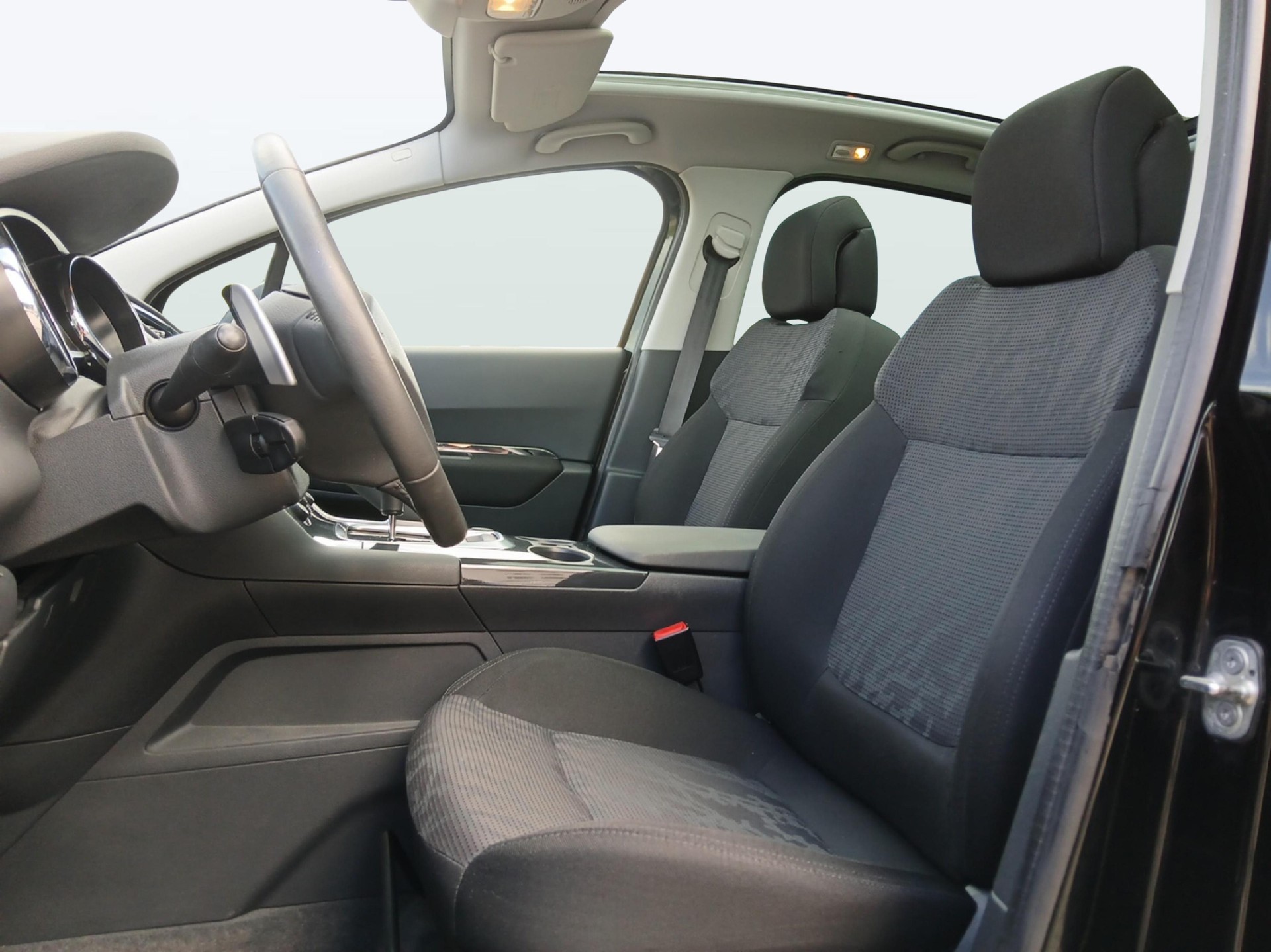 PEUGEOT 3008 1.6 HDi 112 SP Business L. EGS-image-8