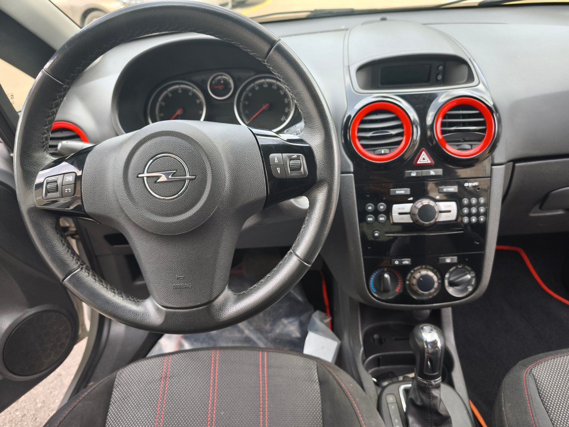 OPEL Corsa 1.4 TP Color Edition Automatic-image-8