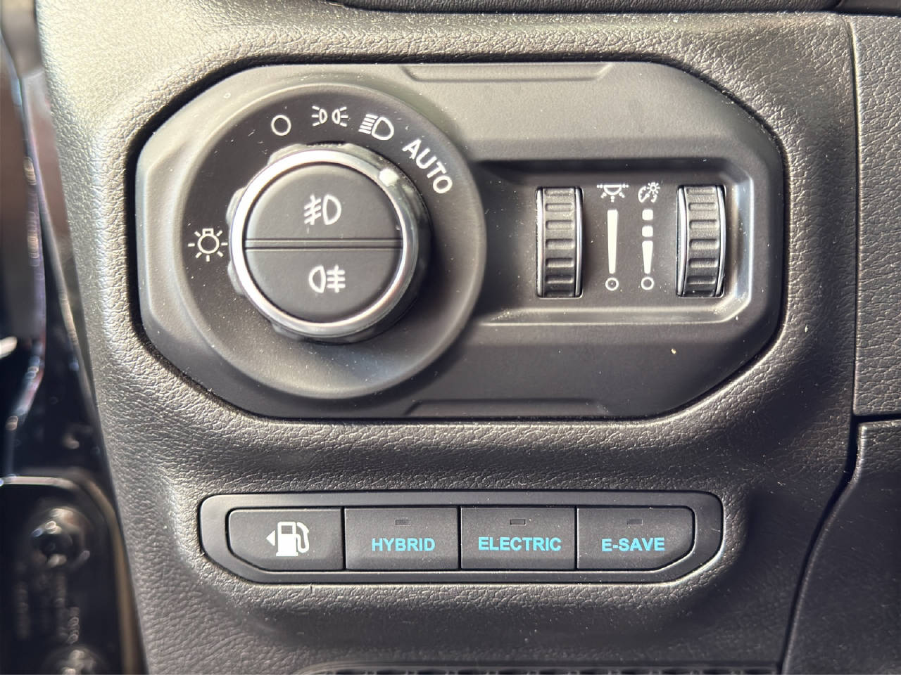 JEEP Wrangler 2.0 Turbo 4xe Sahara Unlimited-image-18