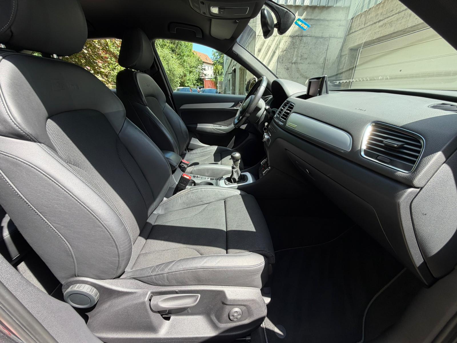 AUDI Q3 2.0 TDI quattro S-Line-image-14