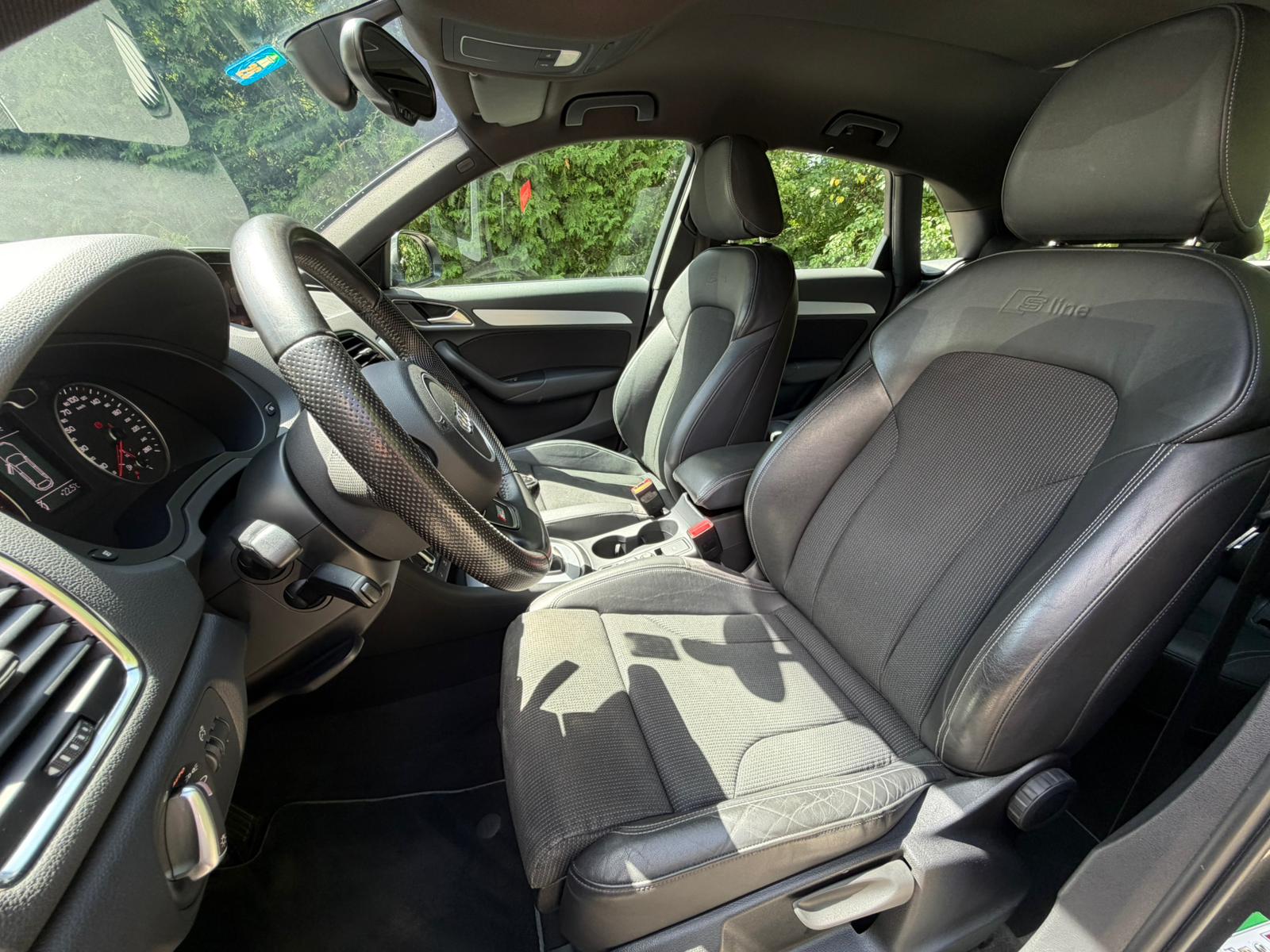 AUDI Q3 2.0 TDI quattro S-Line-image-9