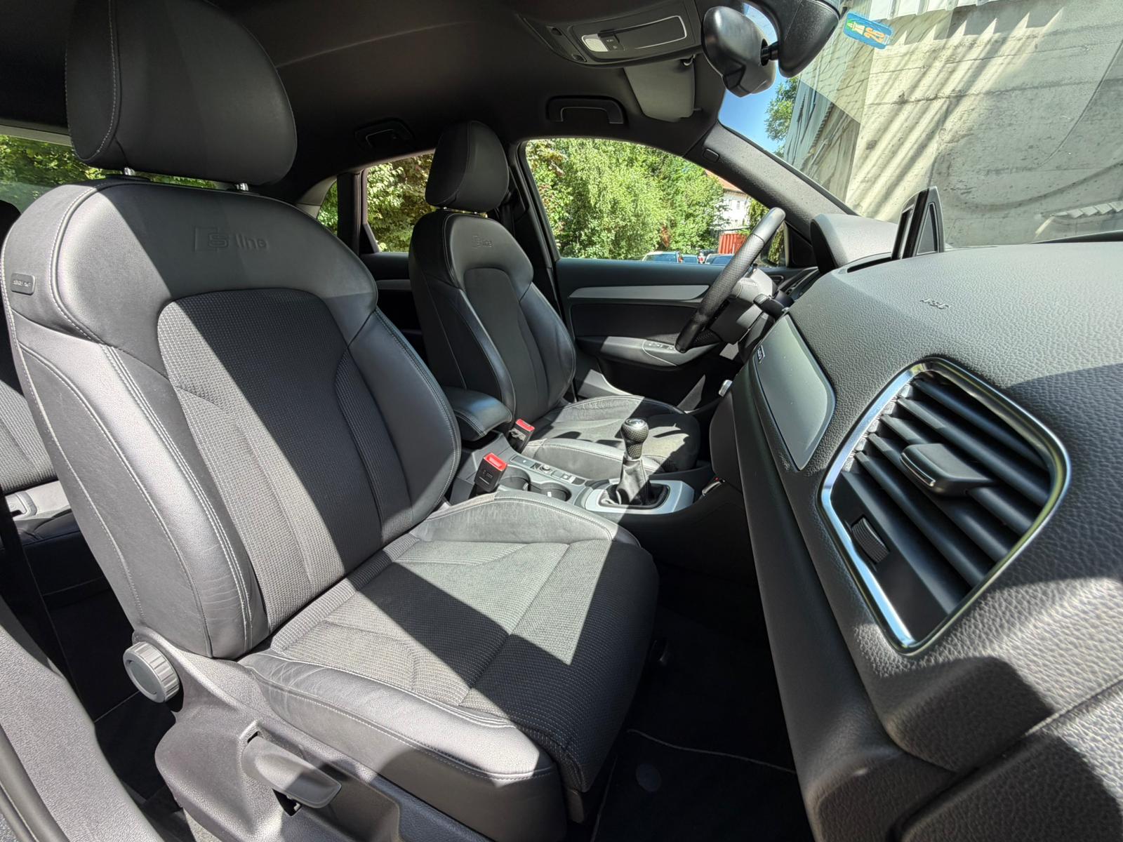 AUDI Q3 2.0 TDI quattro S-Line-image-13