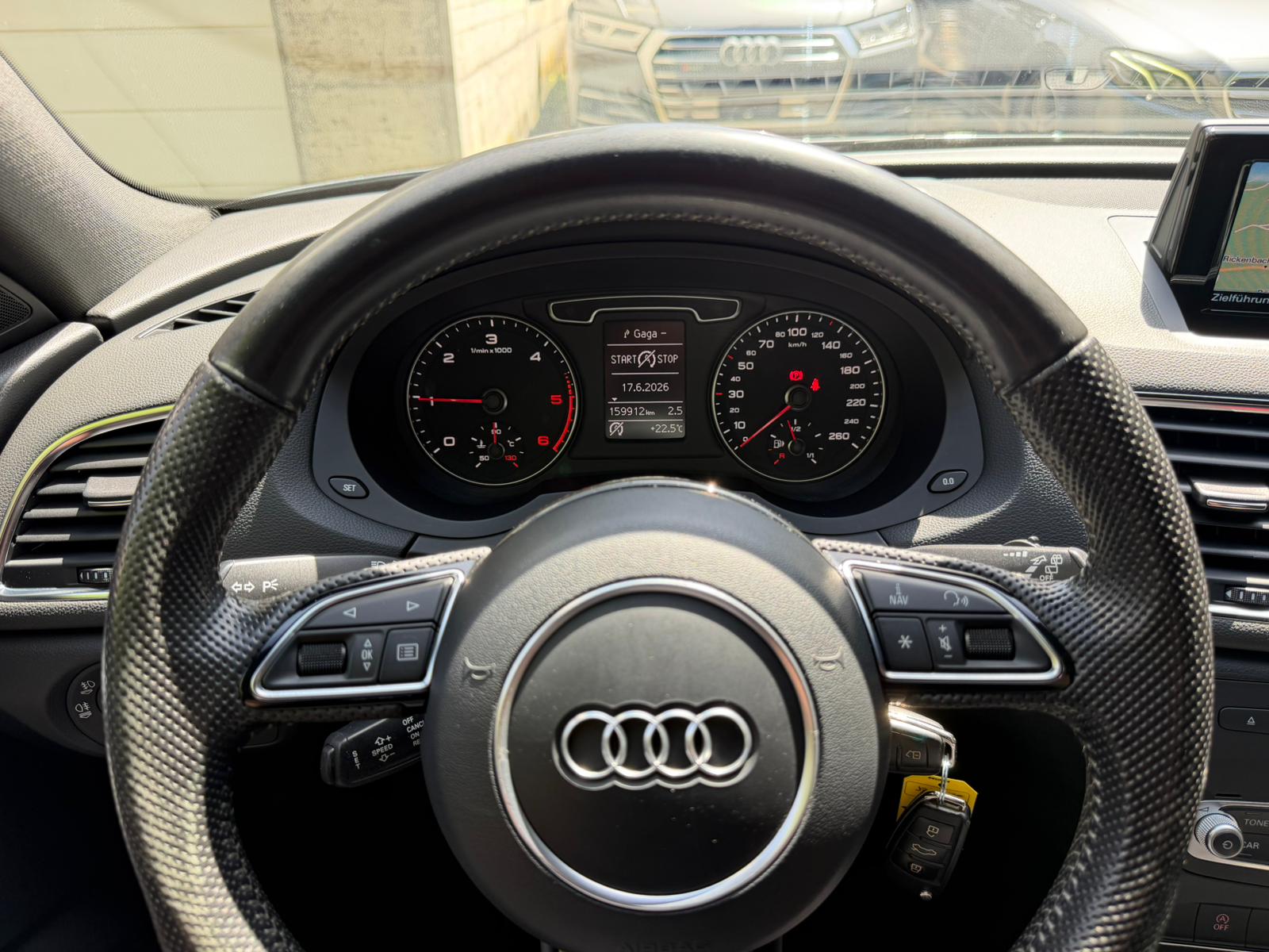 AUDI Q3 2.0 TDI quattro S-Line-image-12