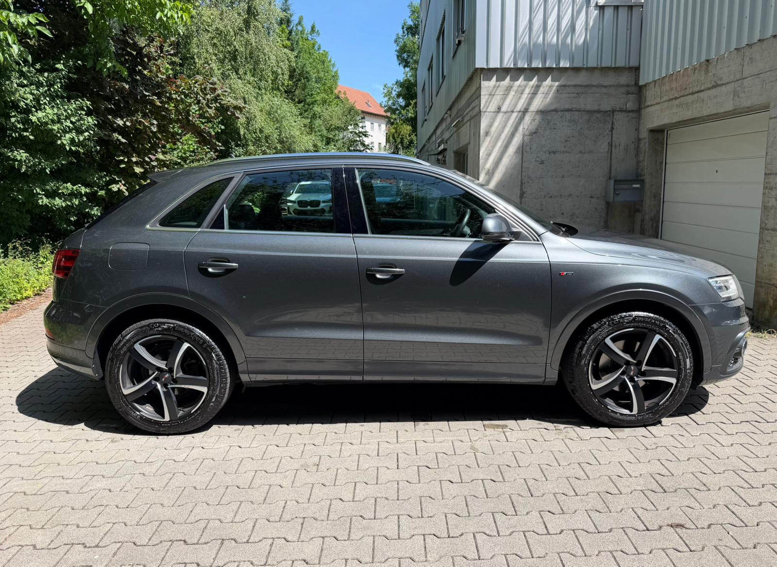 AUDI Q3 2.0 TDI quattro S-Line-image-5
