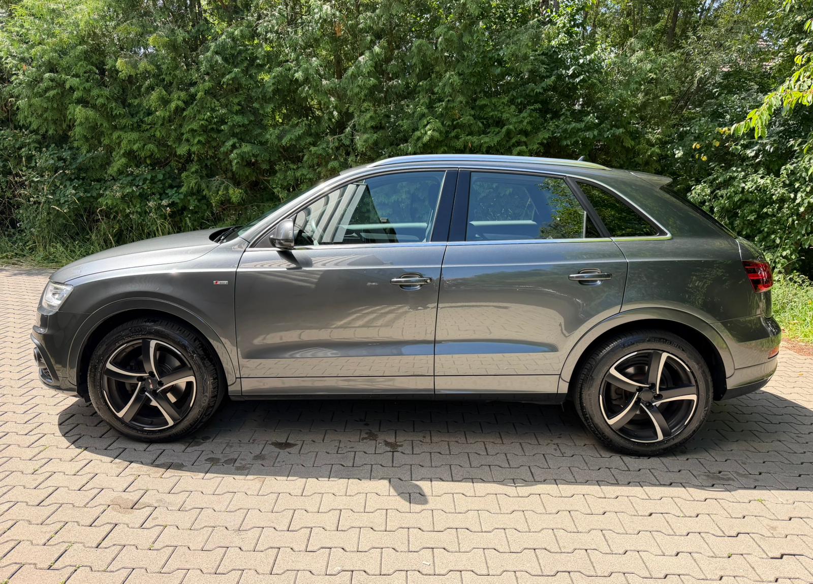AUDI Q3 2.0 TDI quattro S-Line-image-1