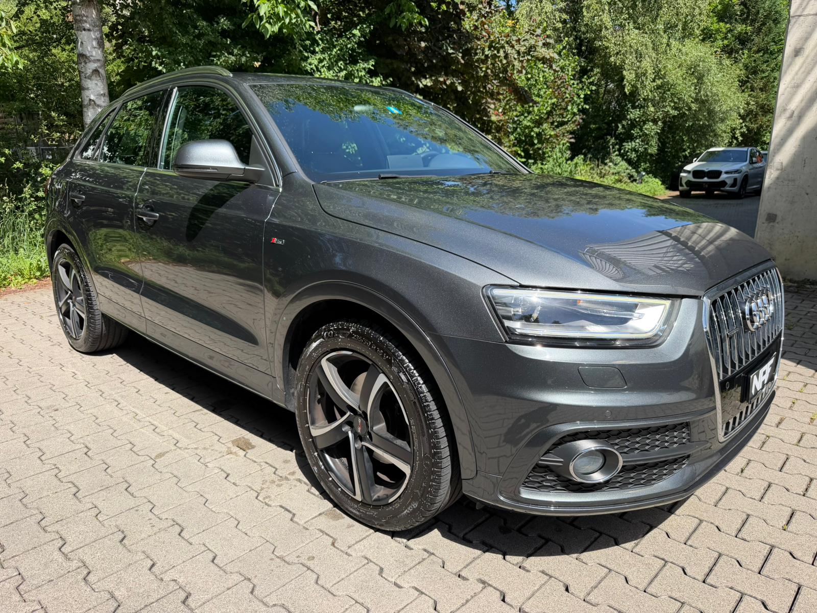 AUDI Q3 2.0 TDI quattro S-Line-image-6