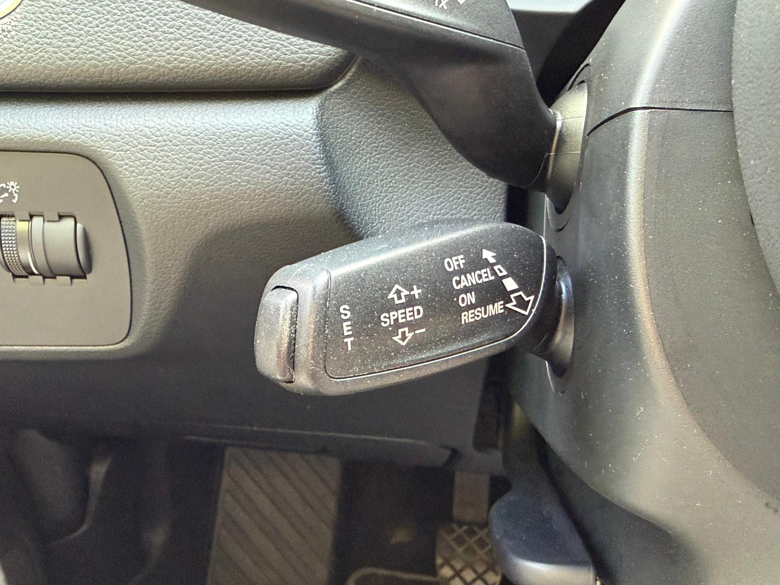 AUDI Q3 2.0 TDI quattro S-Line-image-15