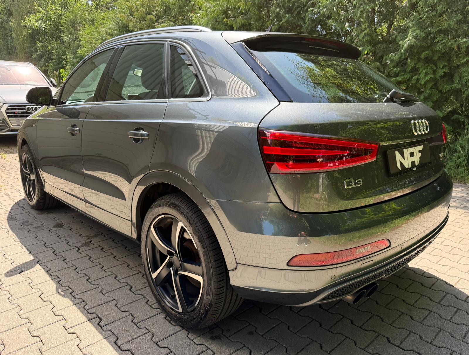 AUDI Q3 2.0 TDI quattro S-Line-image-2