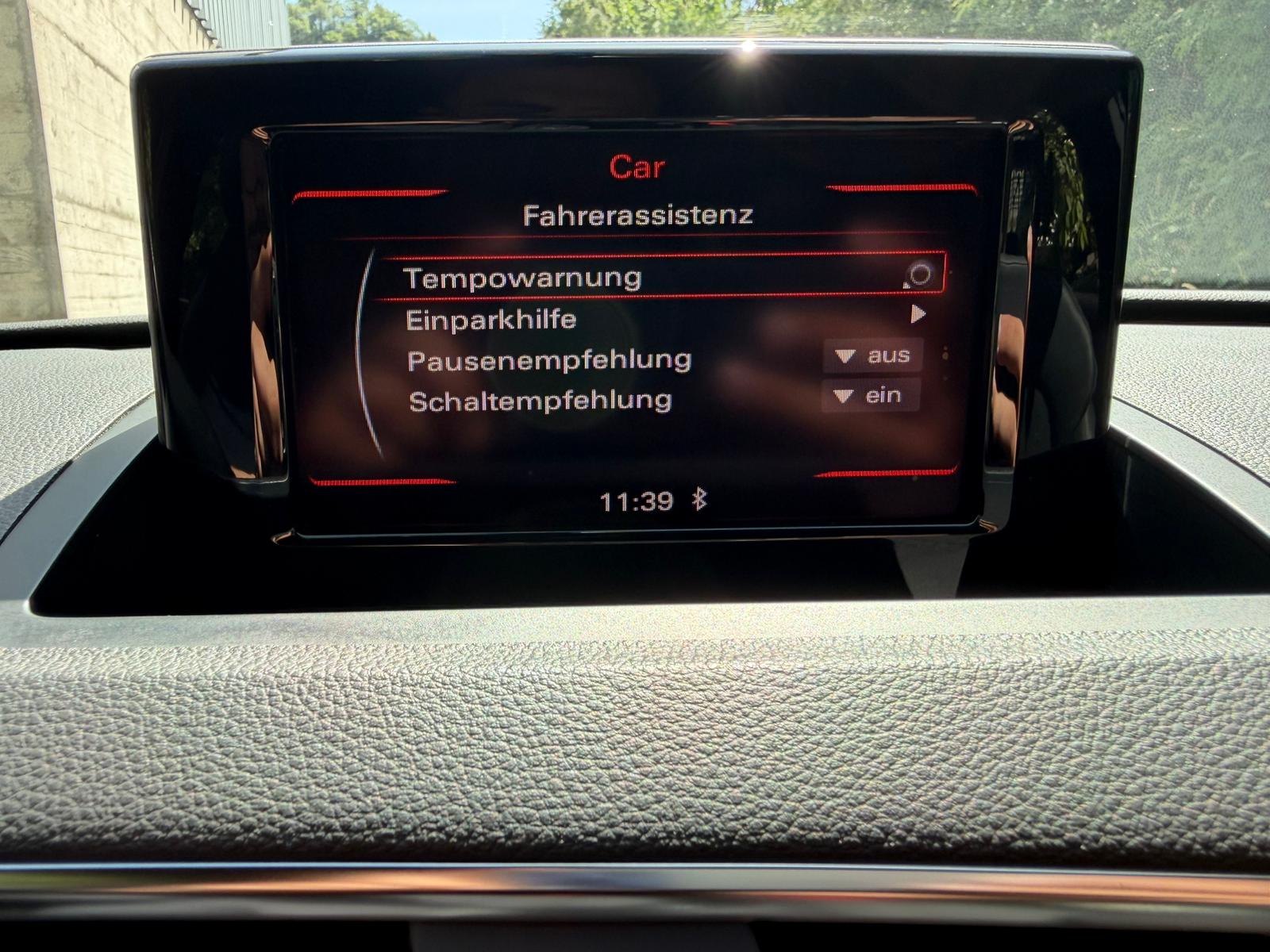 AUDI Q3 2.0 TDI quattro S-Line-image-17