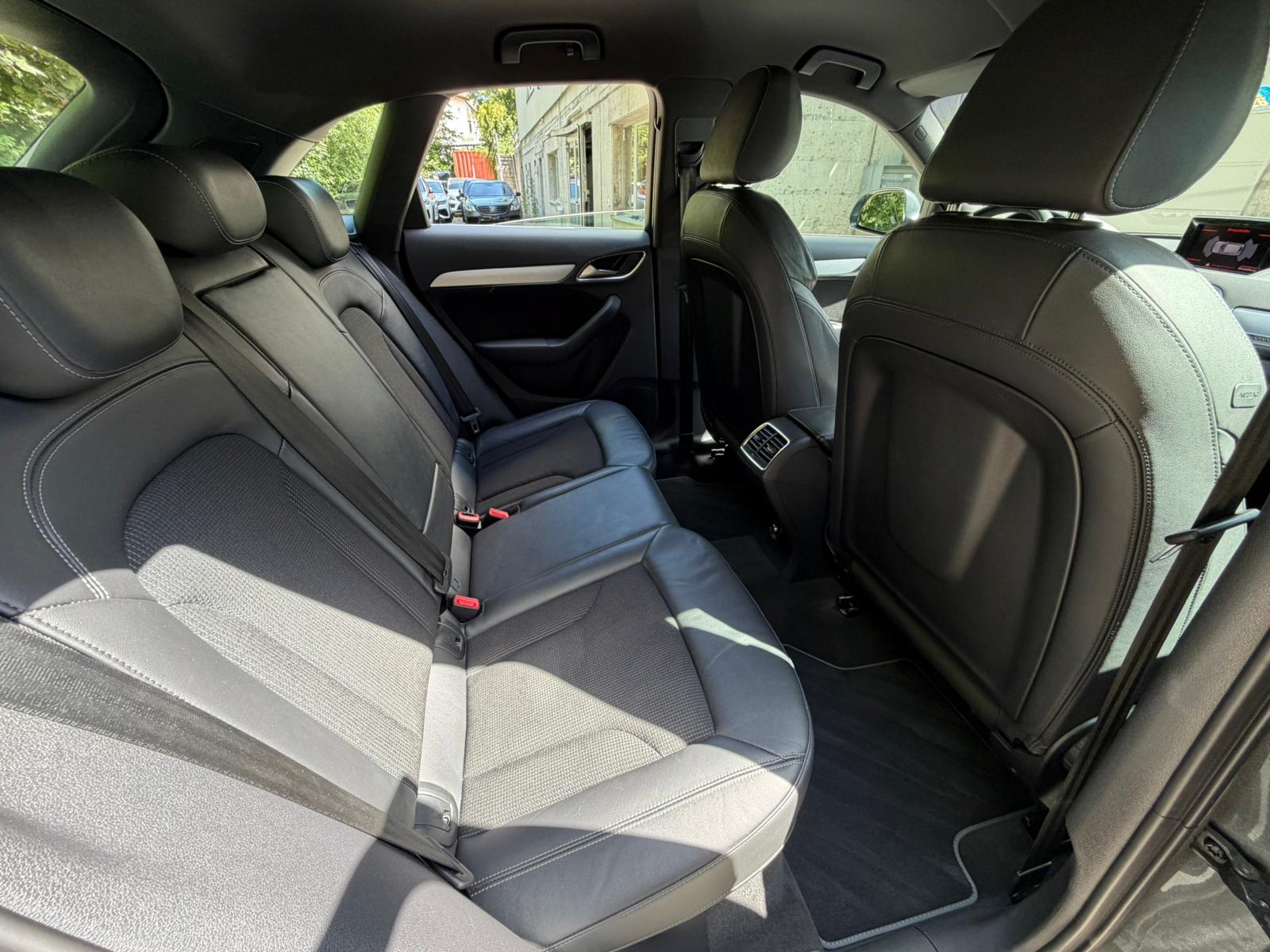 AUDI Q3 2.0 TDI quattro S-Line-image-22