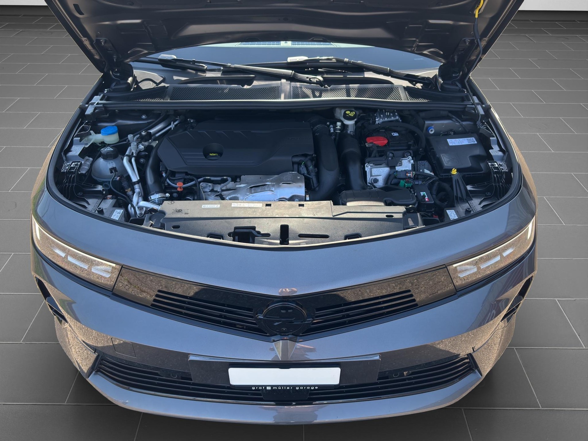 OPEL Astra 1.6 T PHEV 180 Swiss Plus-image-19