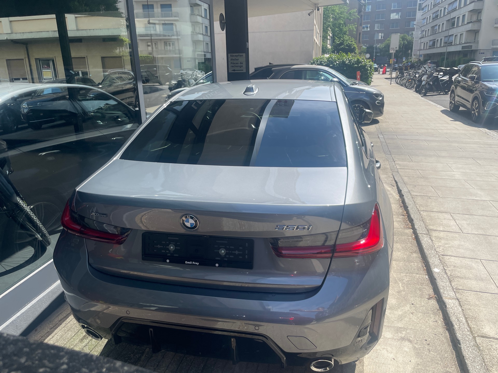 BMW 330i xDrive M Sport-image-3