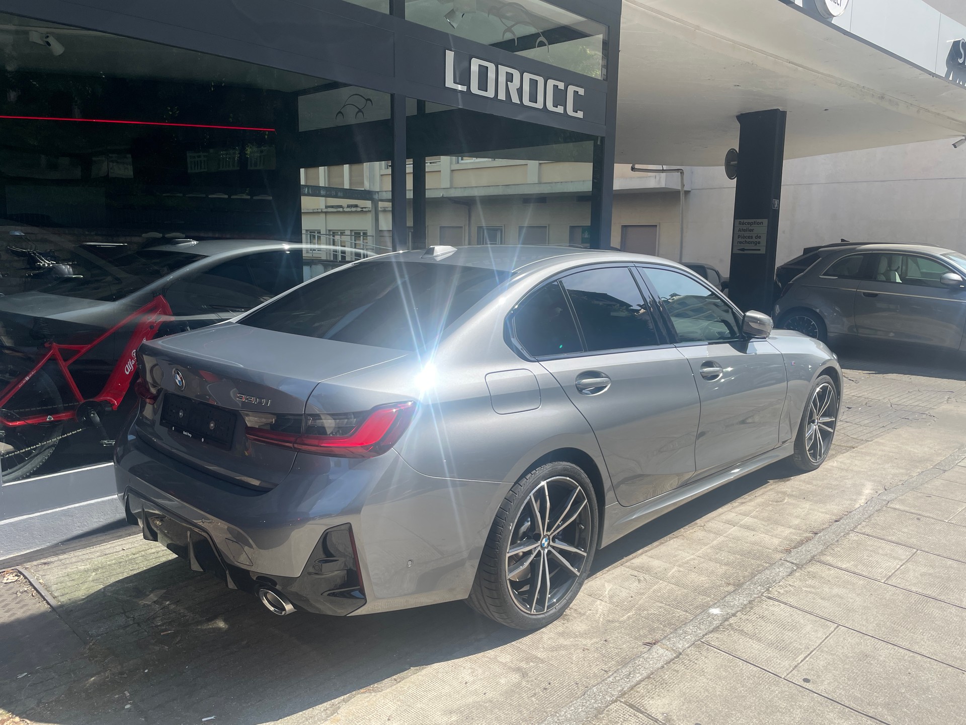 BMW 330i xDrive M Sport-image-2