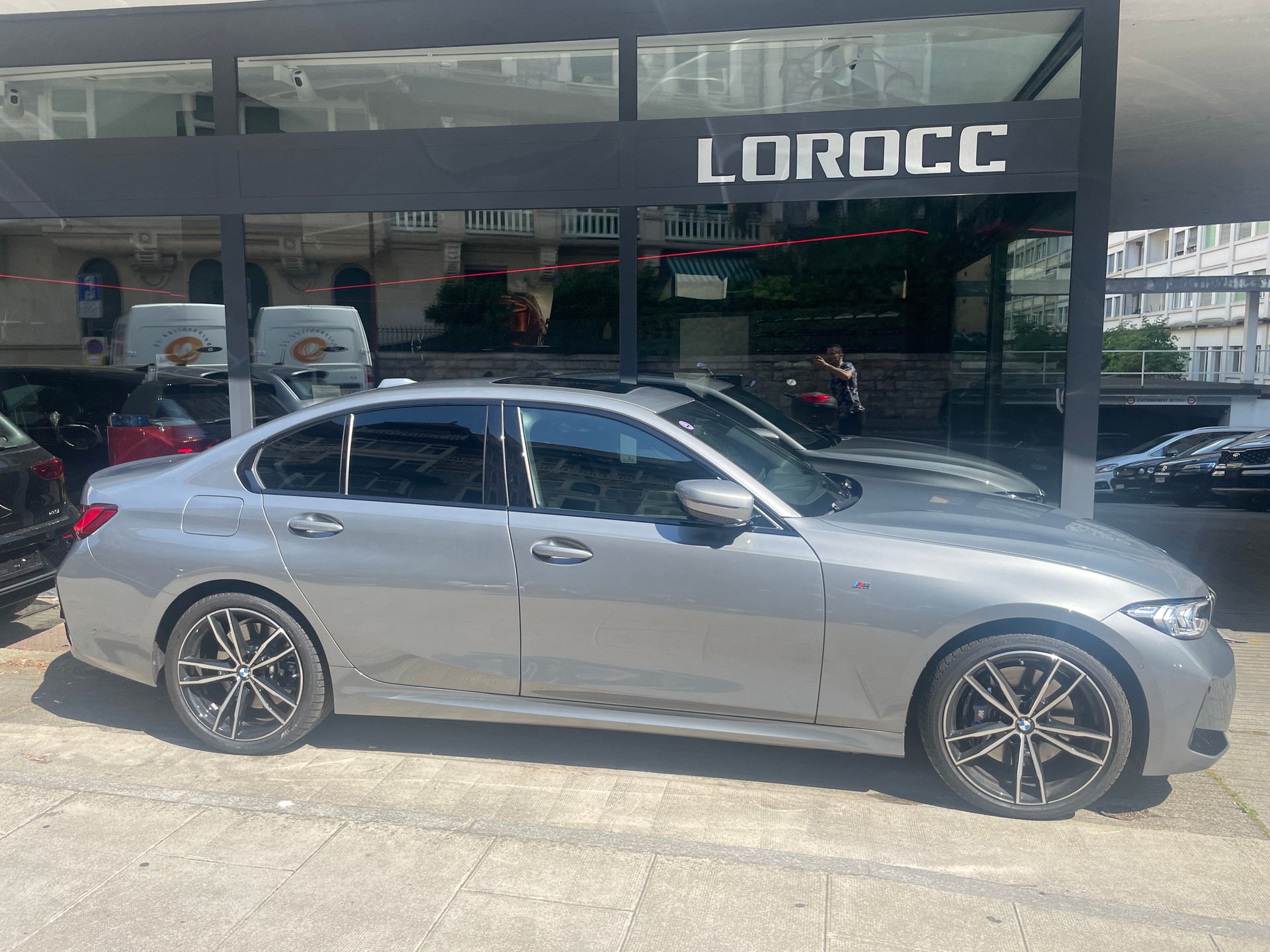 BMW 330i xDrive M Sport-image-1