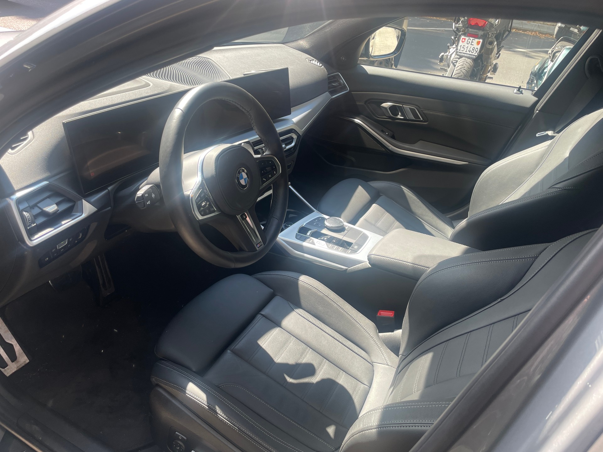 BMW 330i xDrive M Sport-image-7