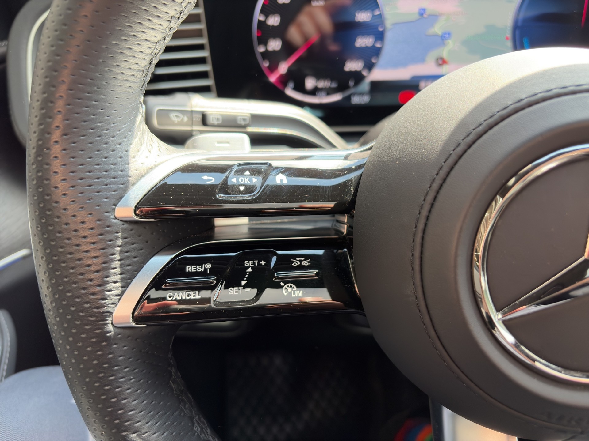 MERCEDES-BENZ GLE 400 e EQ Star AMG Line 4matic-image-10
