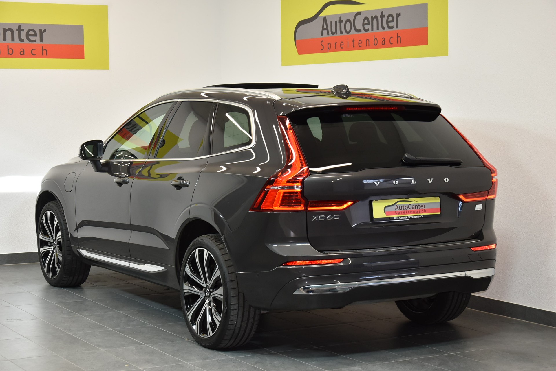 VOLVO XC60 T8 eAWD PluginHybrid Ultimate Bright Geartronic-image-12