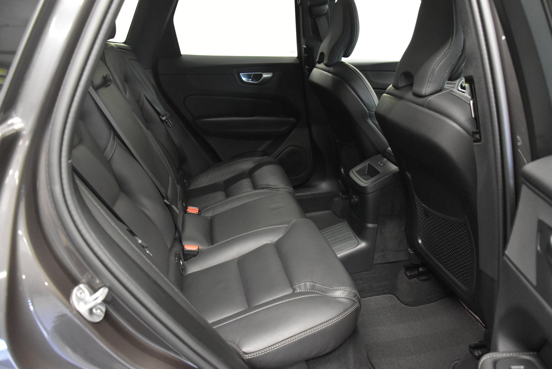 VOLVO XC60 T8 eAWD PluginHybrid Ultimate Bright Geartronic-image-10
