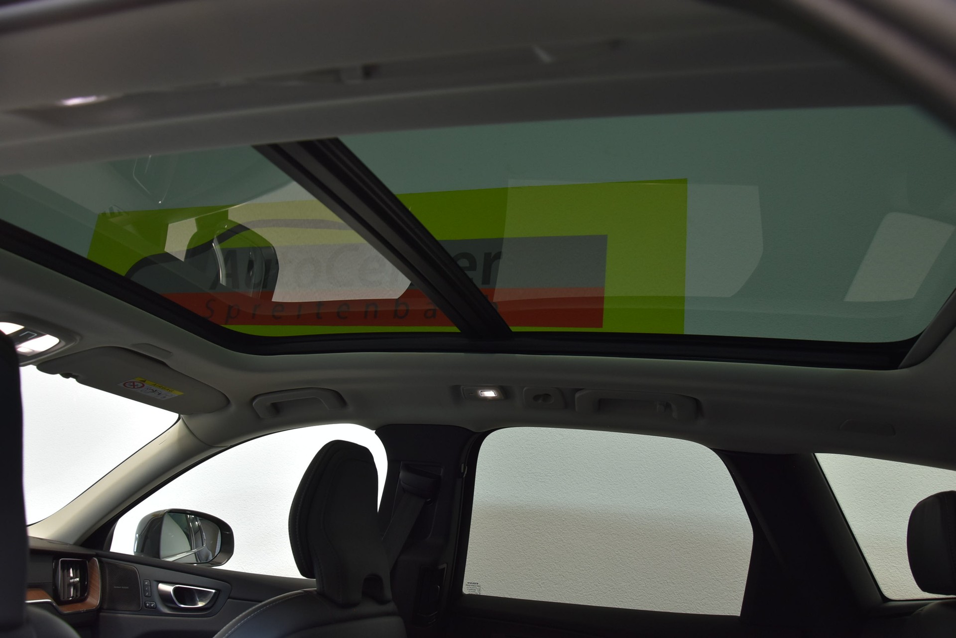 VOLVO XC60 T8 eAWD PluginHybrid Ultimate Bright Geartronic-image-9