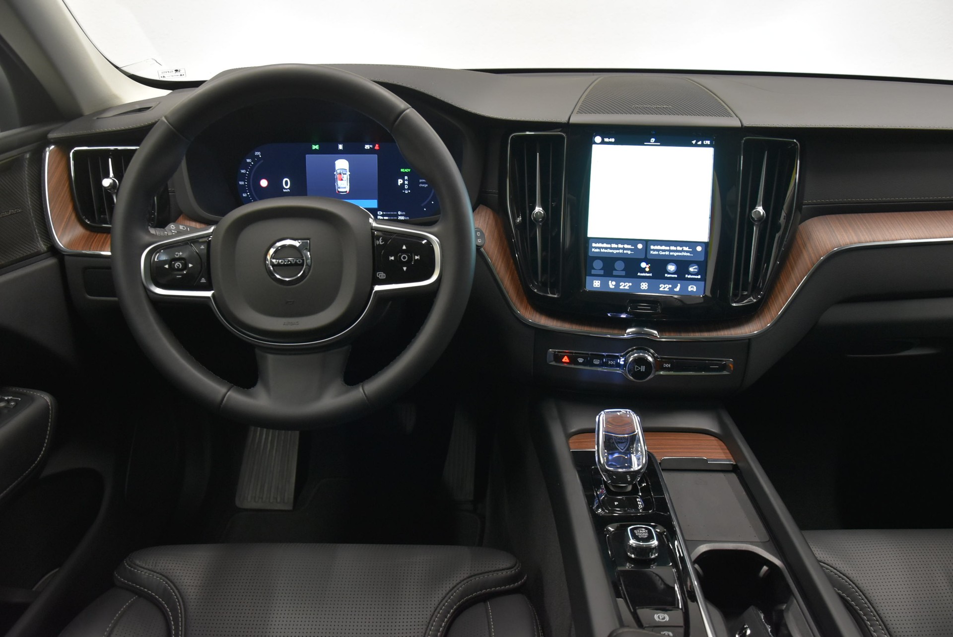 VOLVO XC60 T8 eAWD PluginHybrid Ultimate Bright Geartronic-image-4