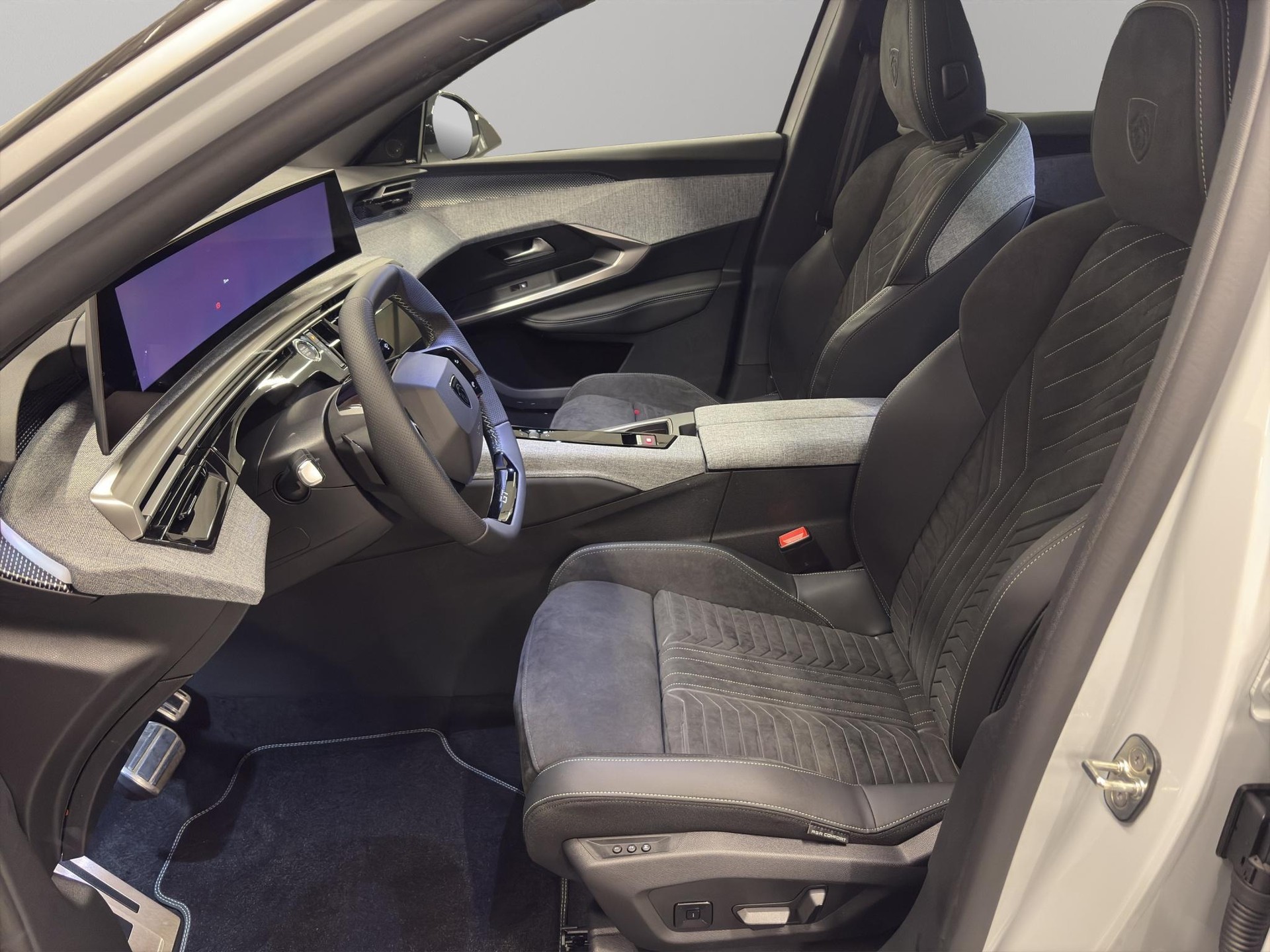 PEUGEOT 3008 e-Launch Edition AWD-image-7