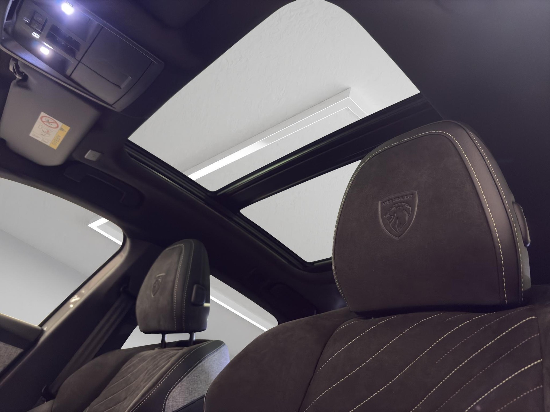 PEUGEOT 3008 e-Launch Edition AWD-image-6