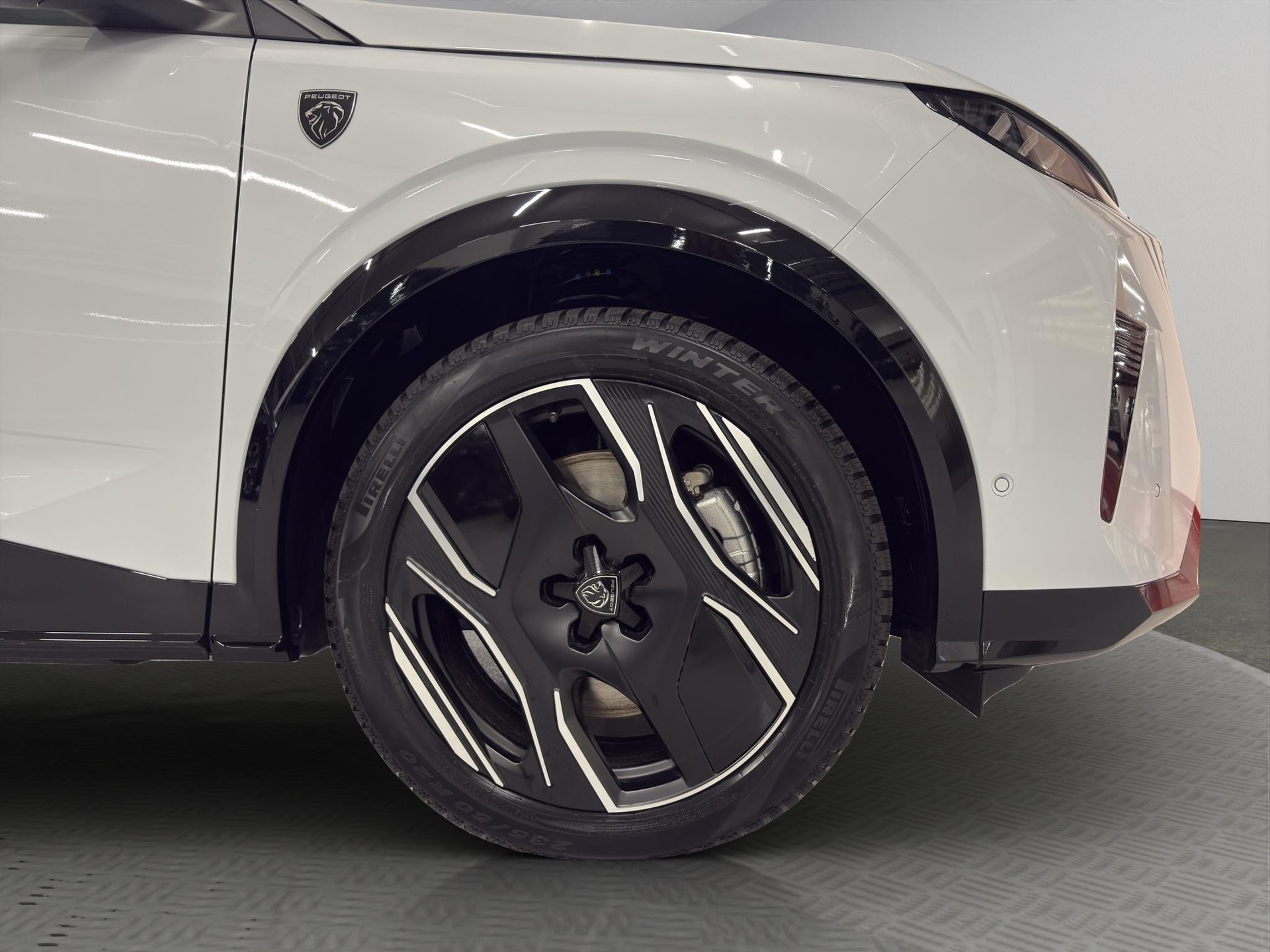 PEUGEOT 3008 e-Launch Edition AWD-image-13
