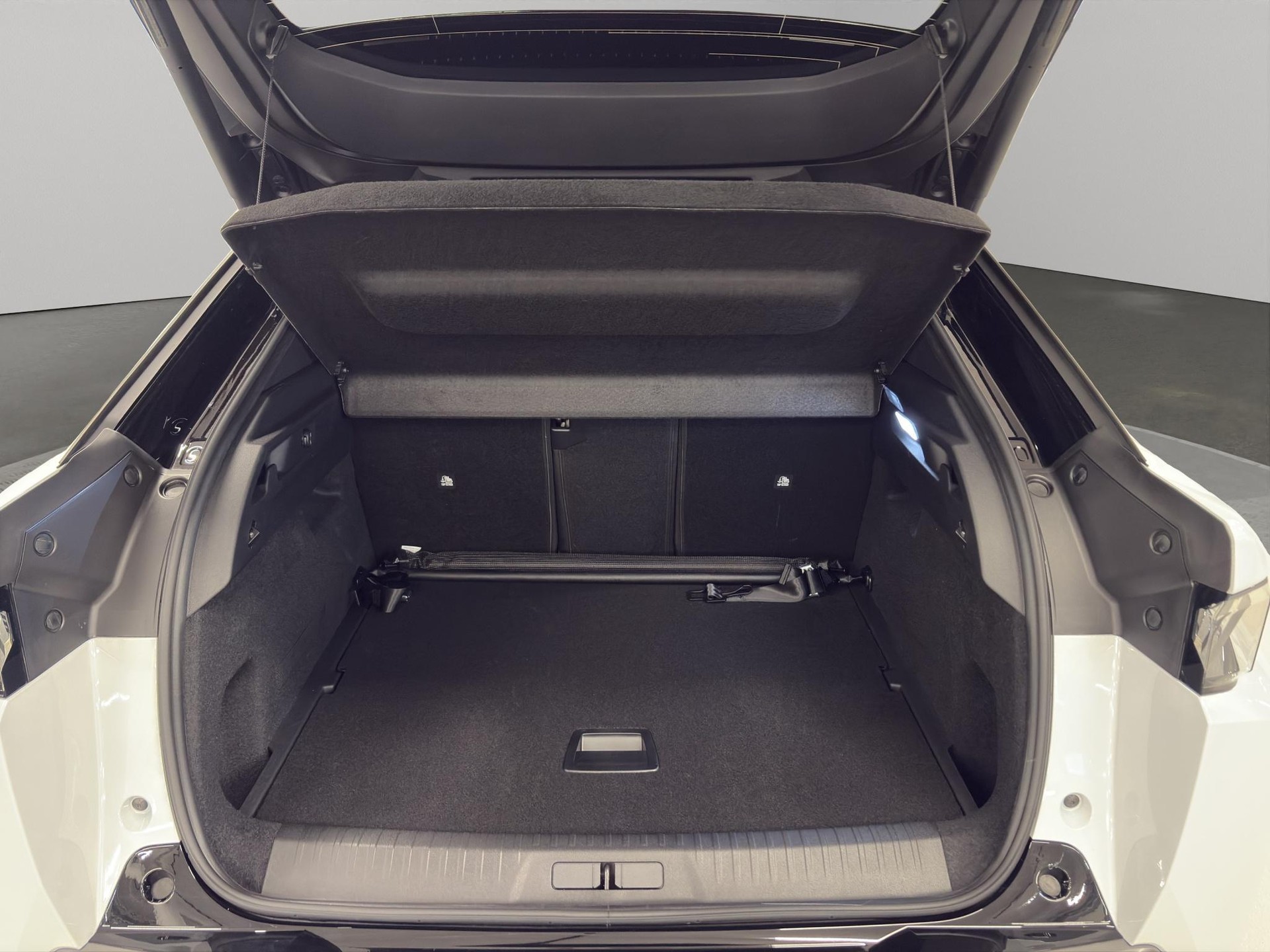 PEUGEOT 3008 e-Launch Edition AWD-image-3