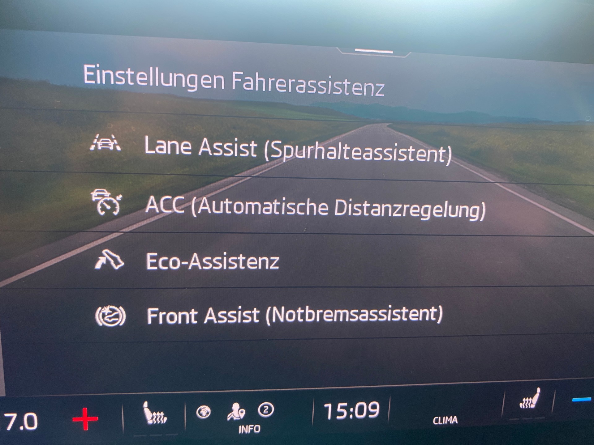 SKODA Octavia Combi 2.0 TDI DSG Ambition-image-18