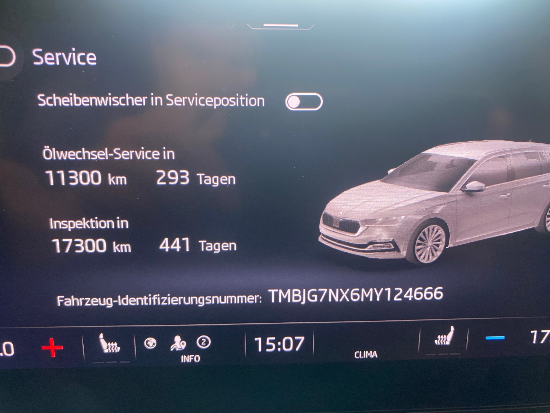 SKODA Octavia Combi 2.0 TDI DSG Ambition-image-14
