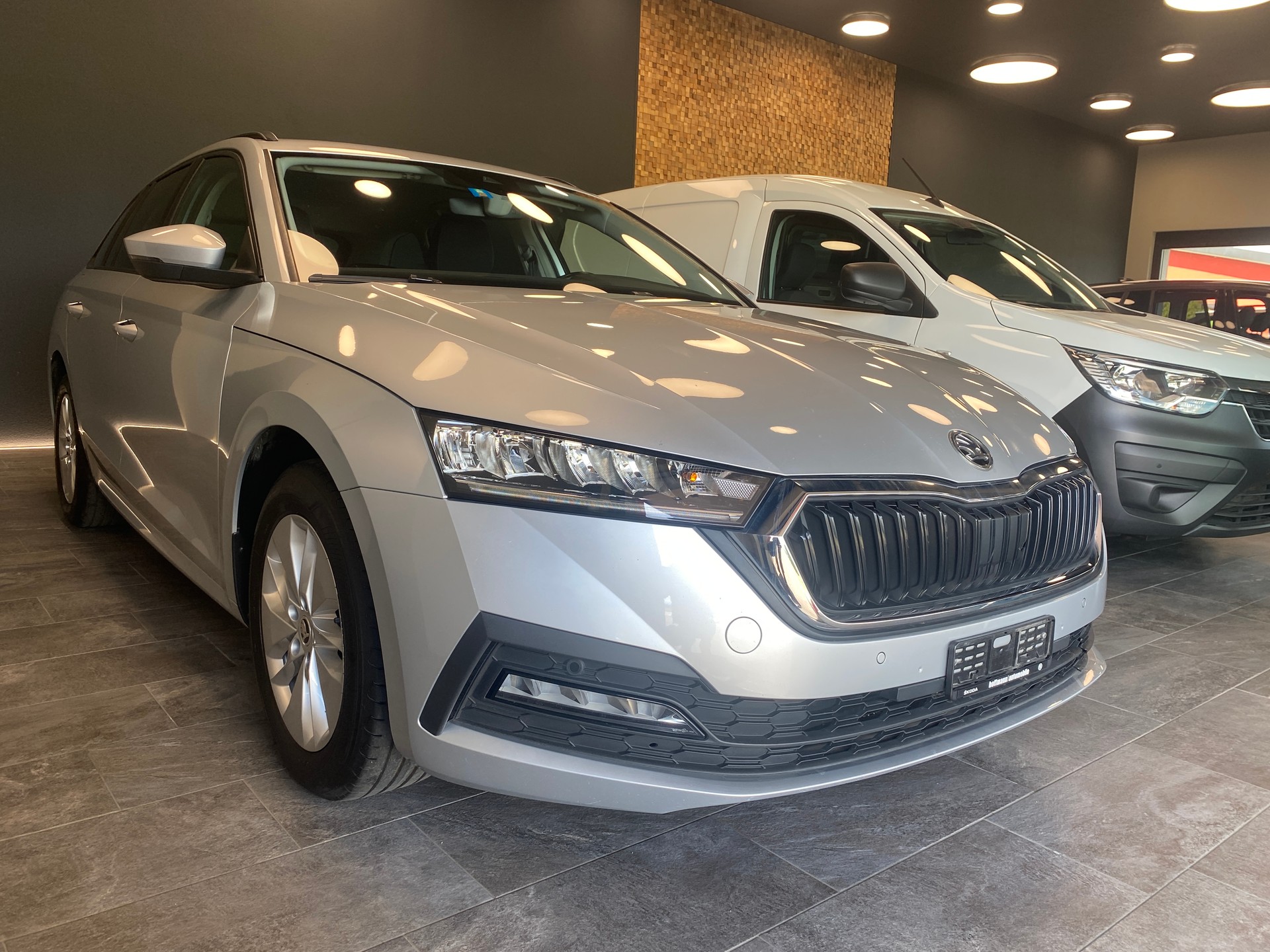 SKODA Octavia Combi 2.0 TDI DSG Ambition-image-3