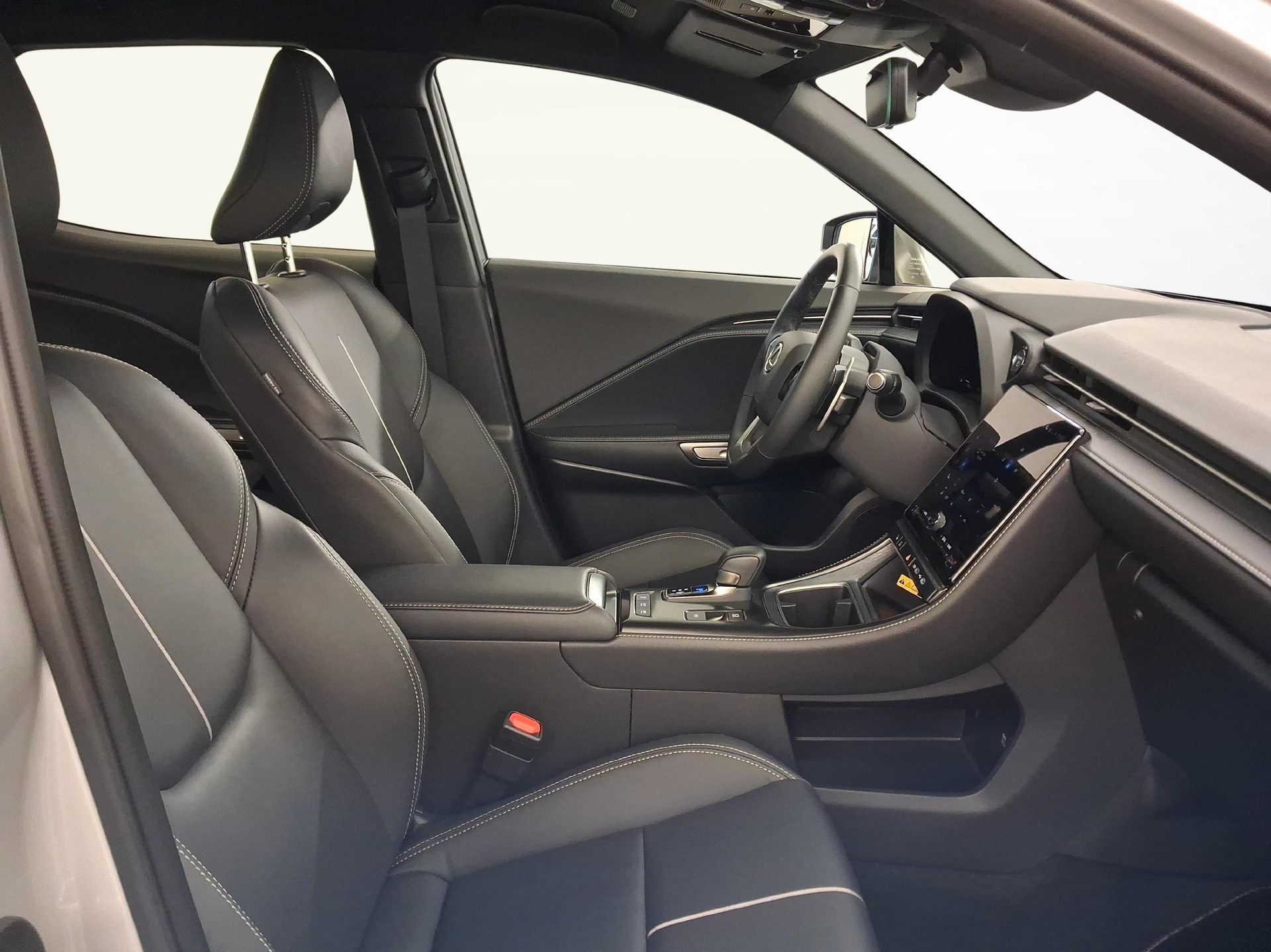 LEXUS LBX 1.5 Hybrid Relax AWD-image-9