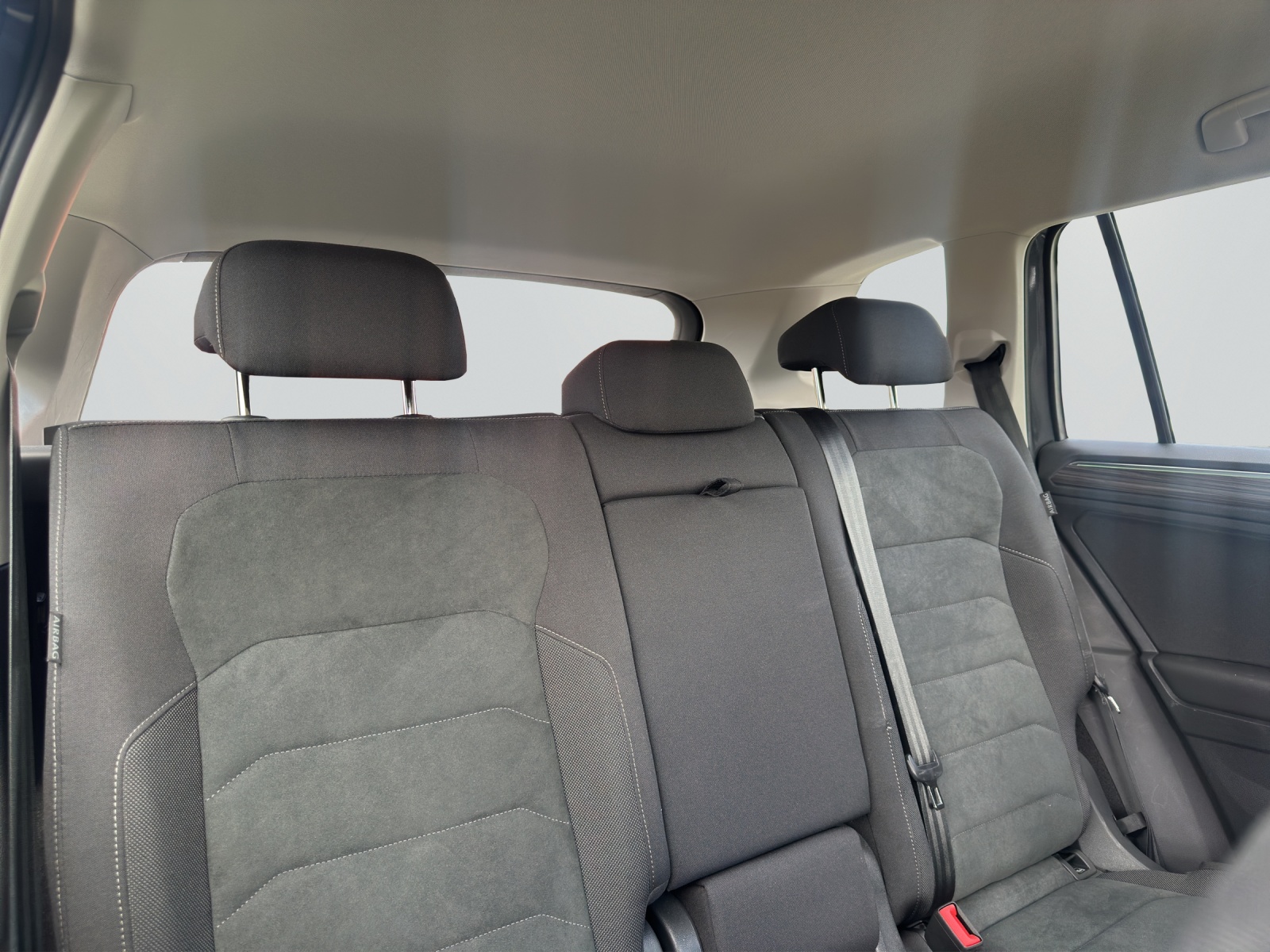 VW Tiguan Allspace 2.0 TDI SCR Elegance 4Motion DSG-image-8