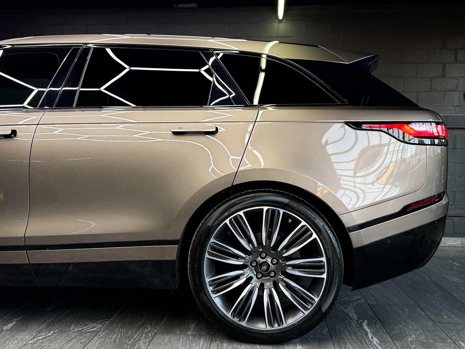 LAND ROVER Range Rover Velar R-Dynamic P 380 SE Automatic-image-7